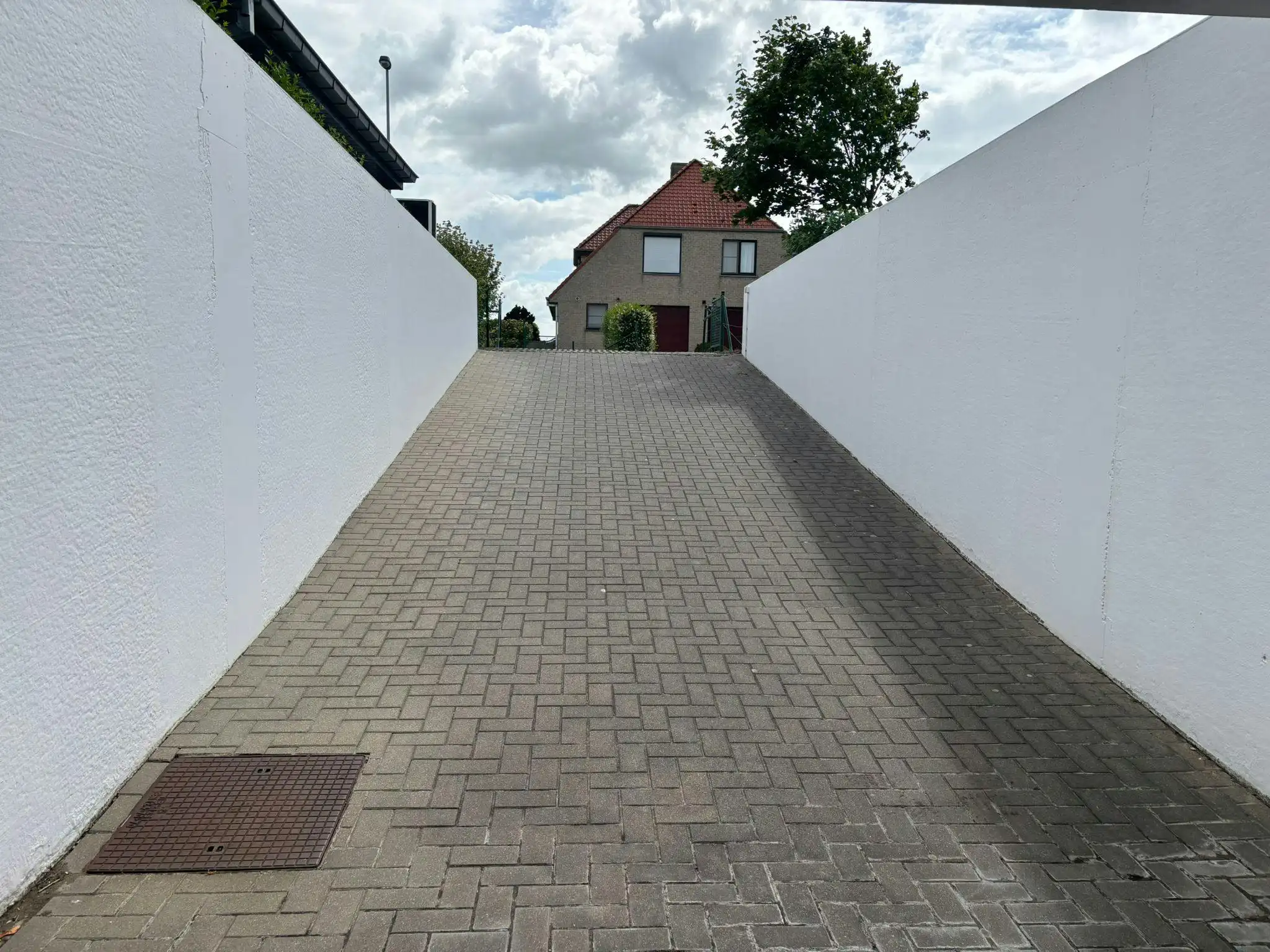 Centraal gelegen garagebox te koop in de Warande! foto 4