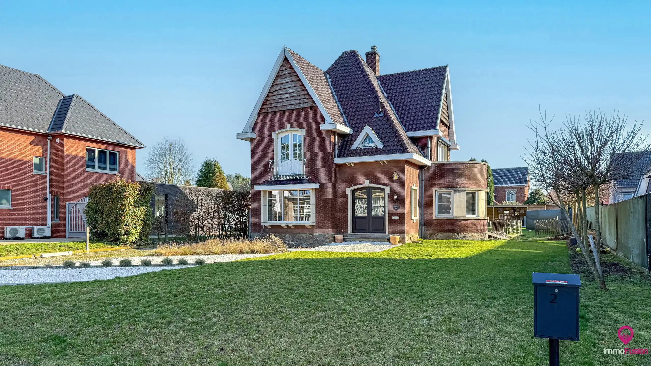 Mooie instapklare open bebouwing met charme op ruim perceel! foto {{pictureIndex}}