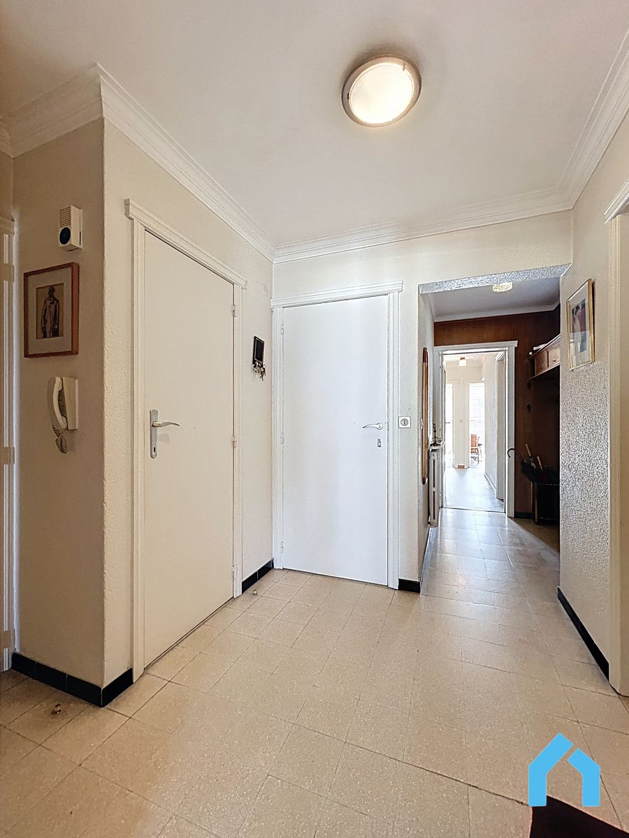 Magnifiek zeezicht en veel potentieel: maak van dit appartement uw parel! foto 8