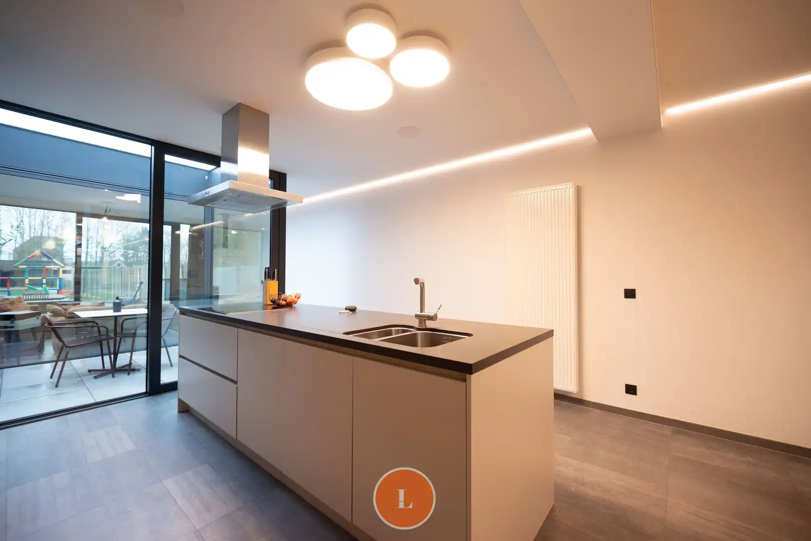 Gerenoveerde woning met loods (100m²) te koop in Menen foto 4