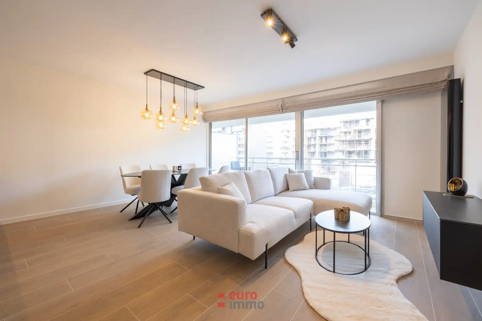 Subliem gerenoveerd appartement met hoogwaardige afwerking en ruim terras foto 11