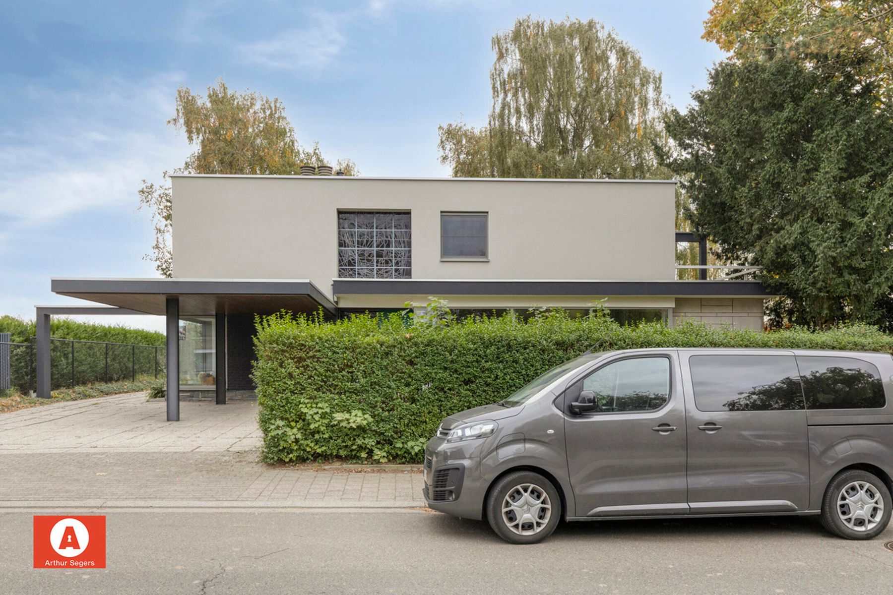 Energiezuinige open bebouwing met 5 slaapkamers en praktijk foto 3