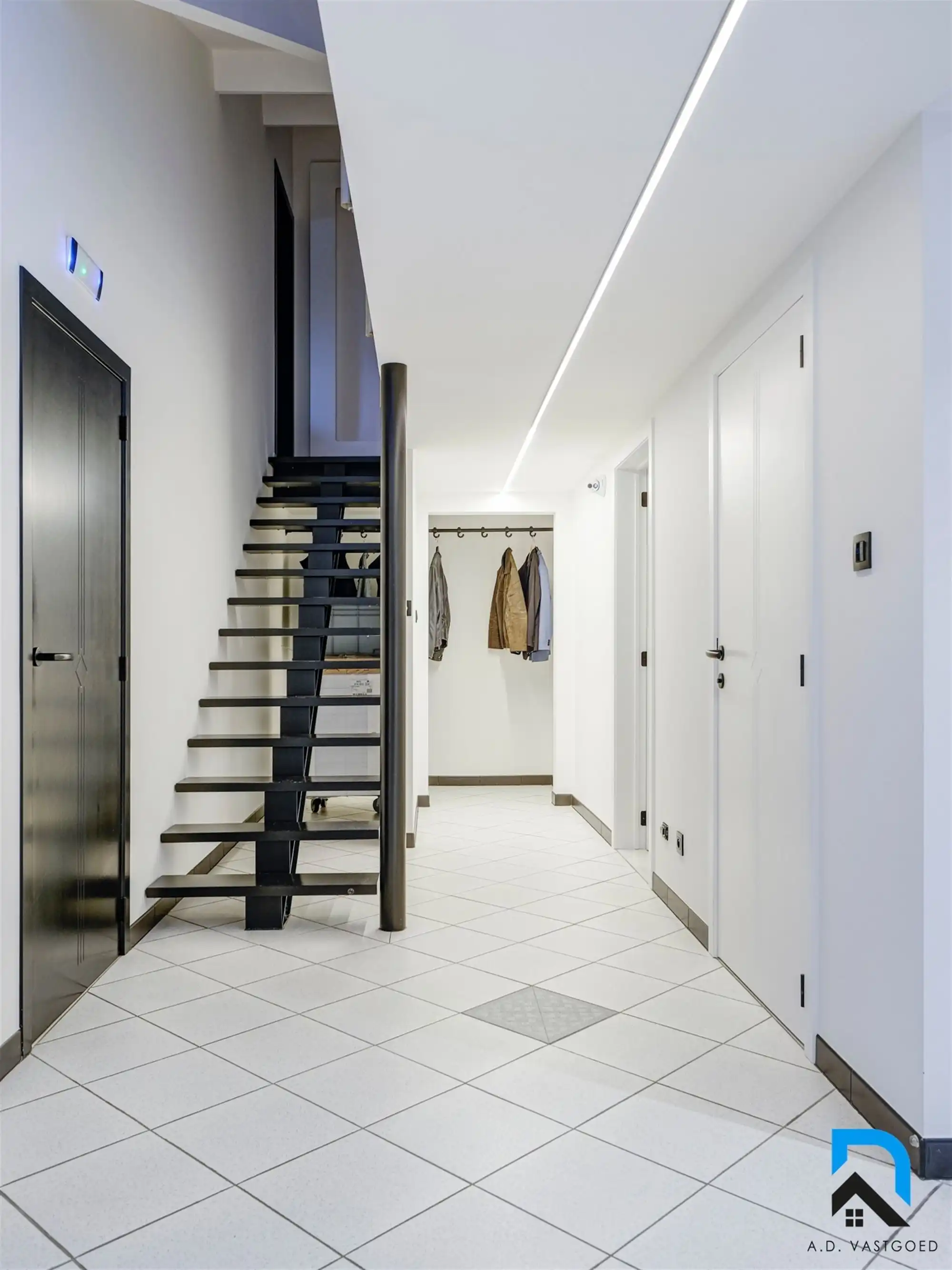 Ruime woning met prachtige tuin foto 21