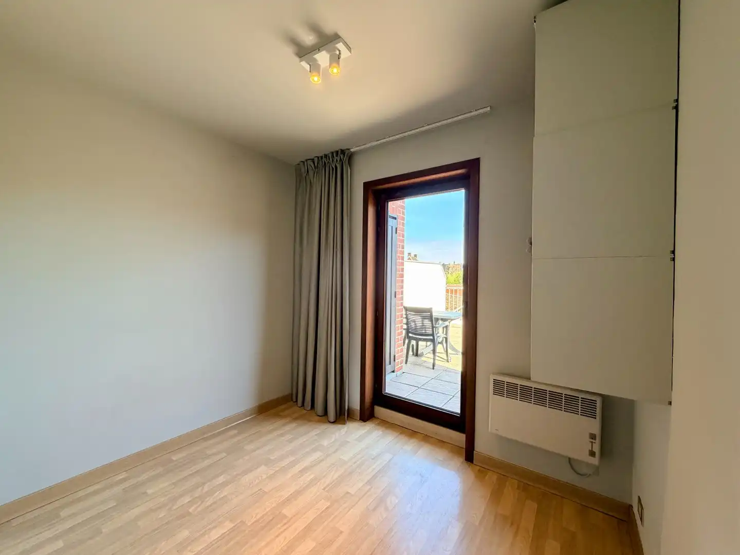 Instapklaar tweeslaapkamerappartement met ruim terras & kelder in centrum Roeselare! foto 10