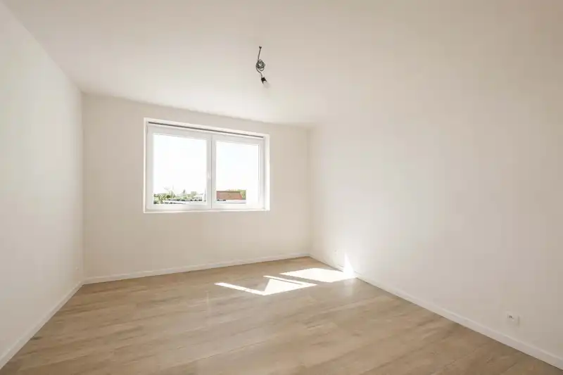 Prachtige nieuwbouwwoning met 3 slaapkamers TE KOOP in Sint-Eloois-Vijve! 🏡✨ foto 17