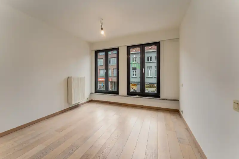 Genoveerd appartement met drie slaapkamers en groot terras foto 9