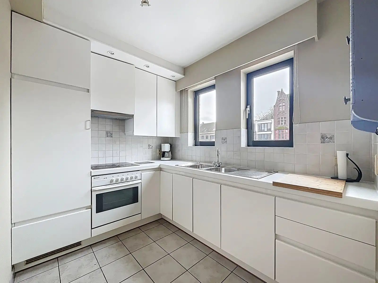 Lichtrijk Appartement met 2 SLPK + garage, centrum Aalst! foto 8