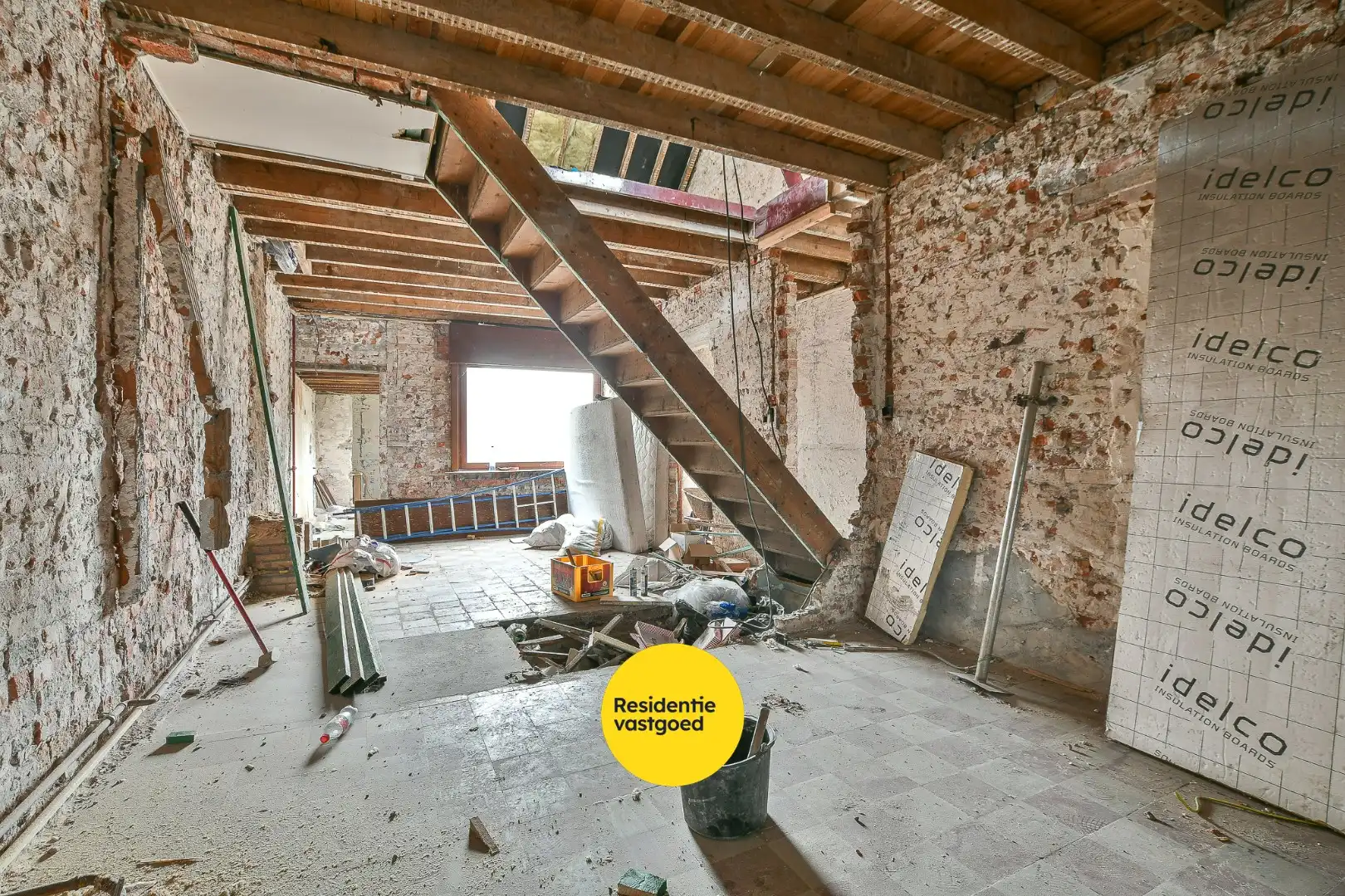 Te renoveren rijwoning met potentieel in hartje Blankenberge foto 3