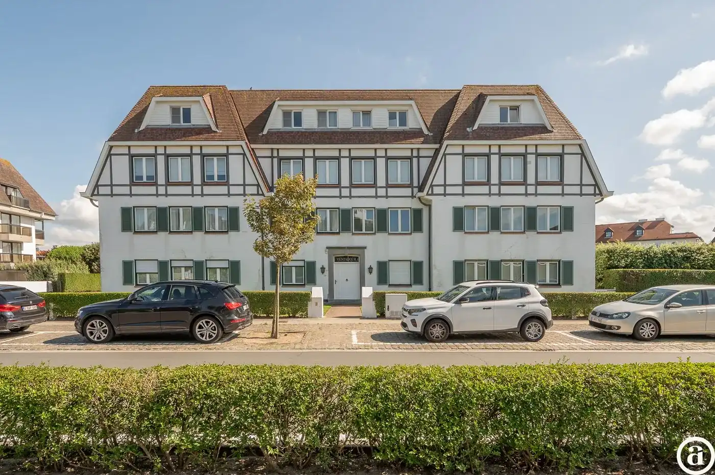 Hoekappartement van 130 m² gelegen in een villa residentie te Zoute foto 2