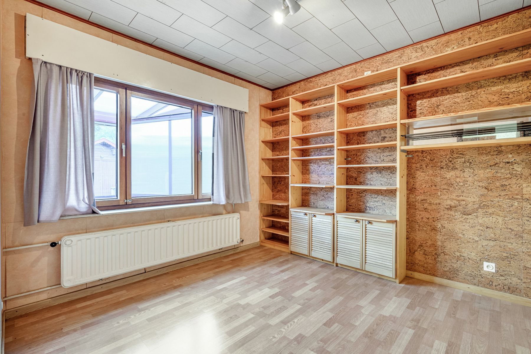 Goed onderhouden woning met 3 kamers, 2 garages en tuin. foto 9