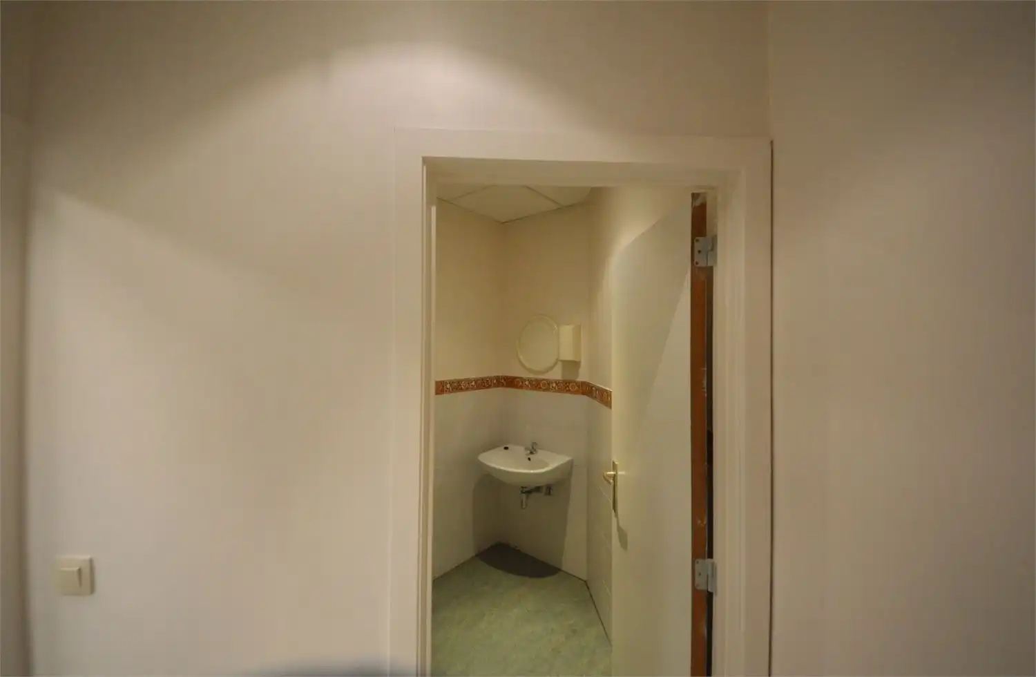 MAKKELIJK BEREIKBARE KANTOREN MET PARKING foto 11