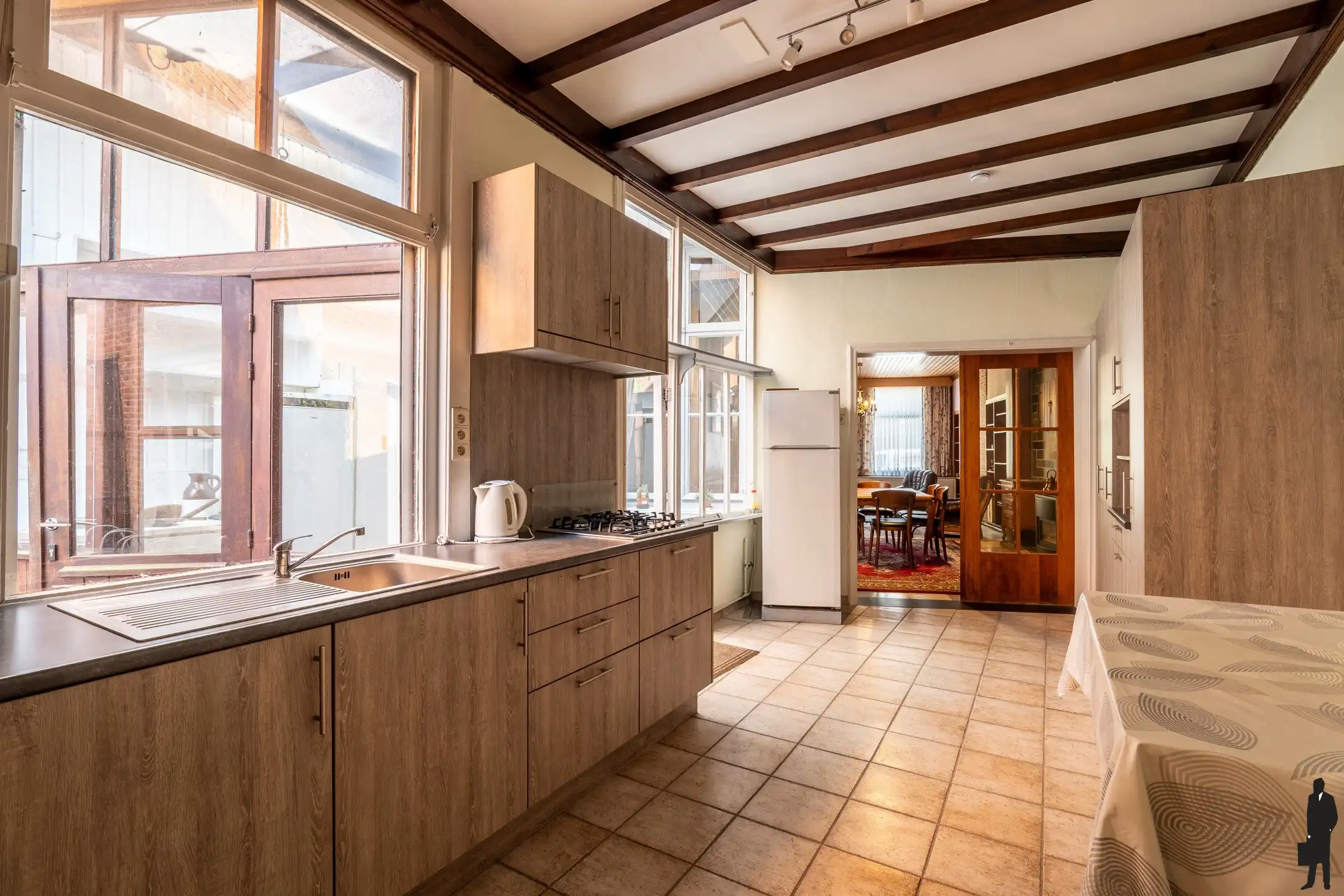 Te renoveren stadswoning met achteringang voor de auto te centrum Hoogstraten foto 8