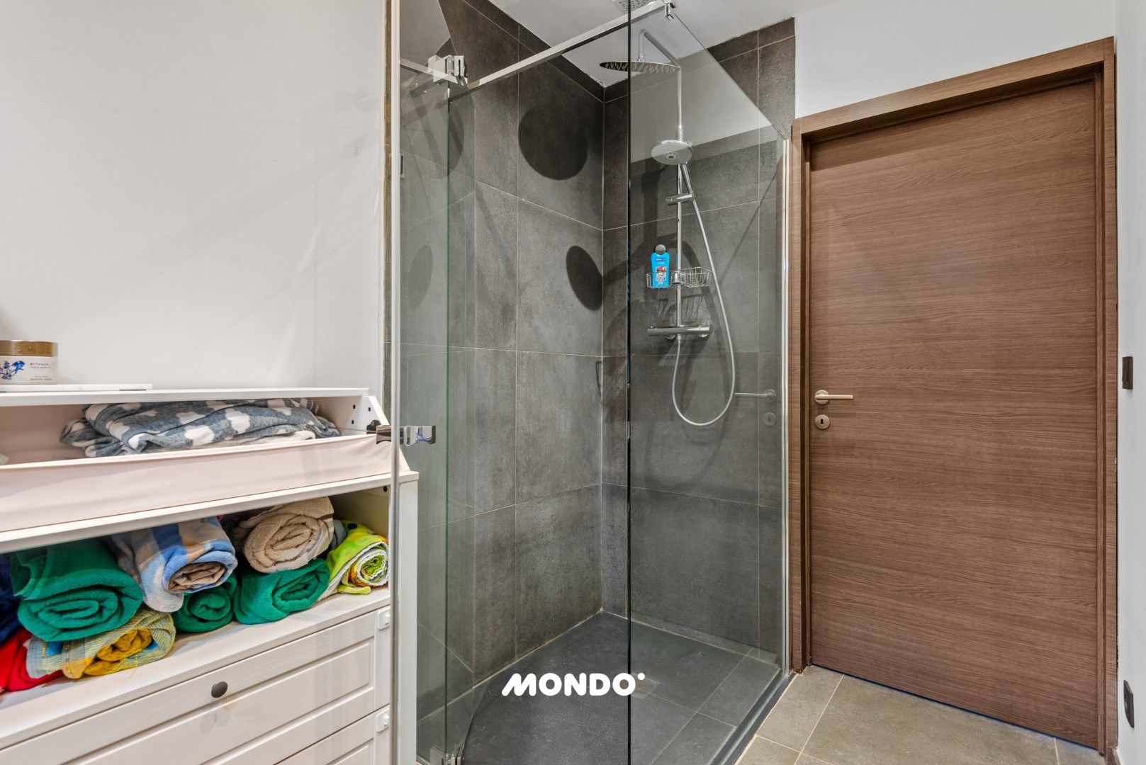 Gerenoveerde woning met 3 slaapkamers! foto 6