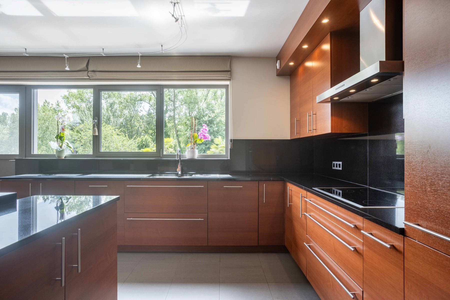 Instapklare woning 4 slpks met zwembad en poolhouse foto 10