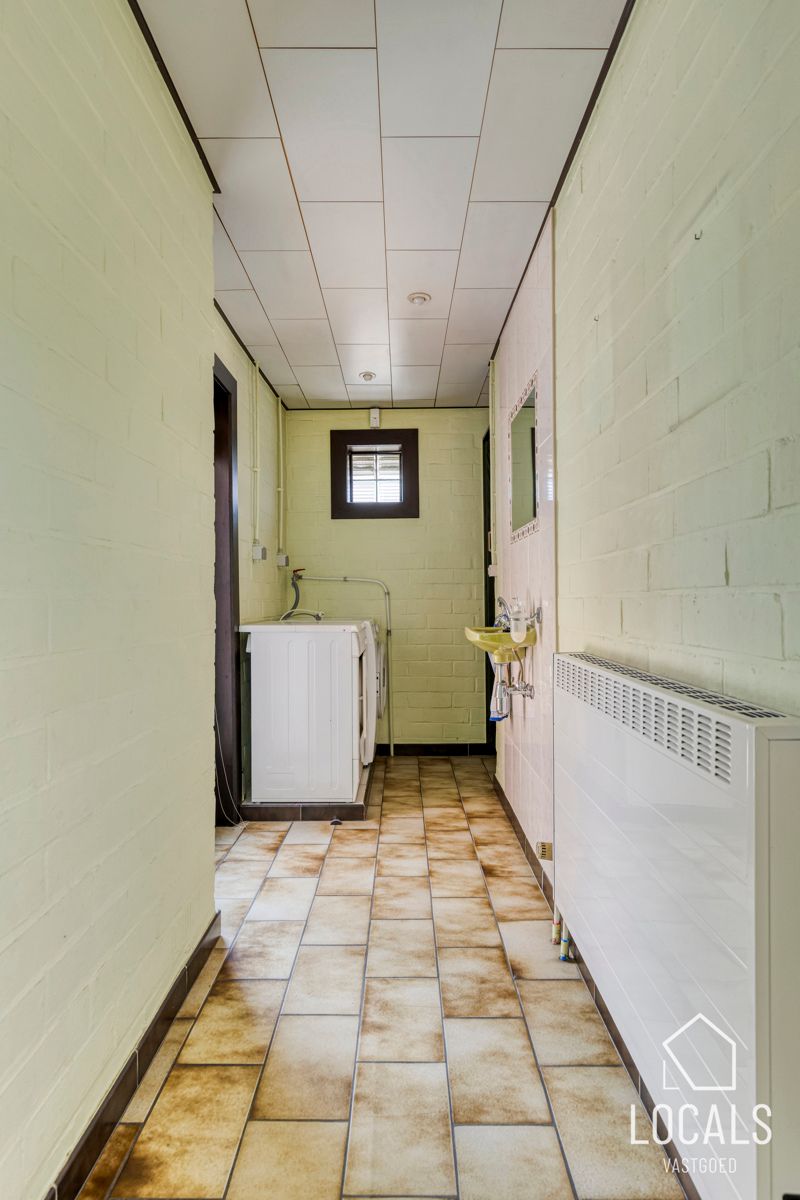 Solide viergevelwoning met potentieel foto 9