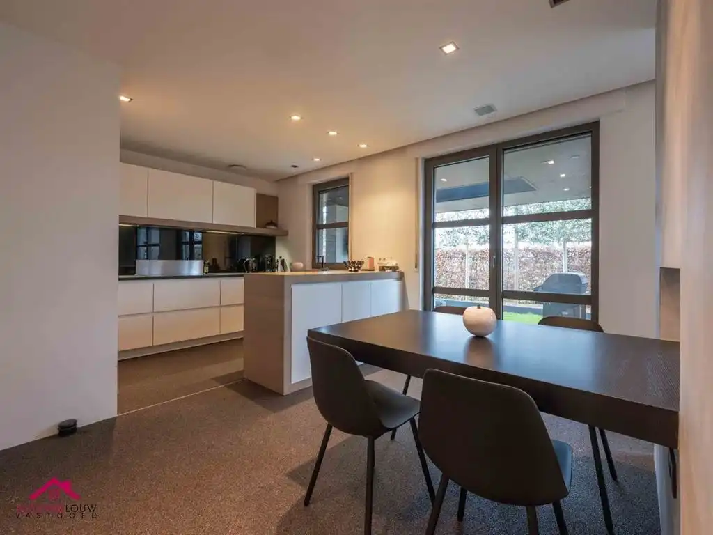 Vrijstaande woning in hedendaagse stijl foto 20