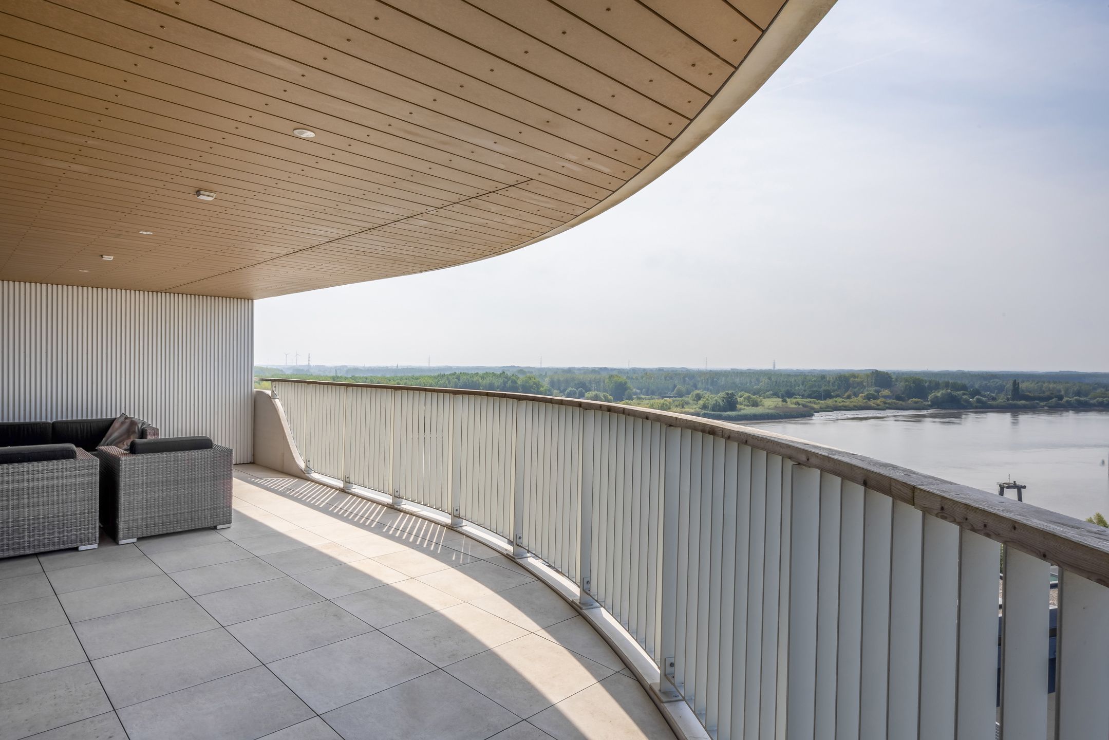 Luxe appartement met  groot terras en fenomenaal uitzicht foto 4