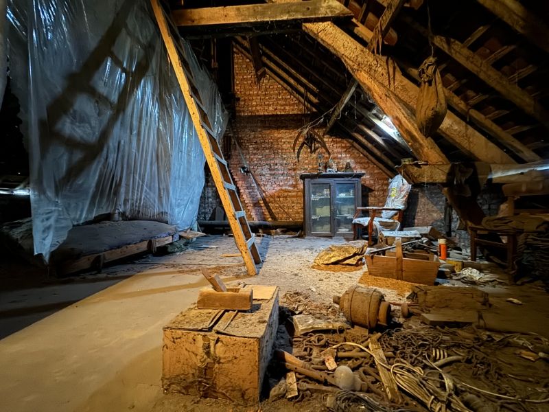 Ruime te renoveren hoeve gelegen in het groen op 1182m². foto 9