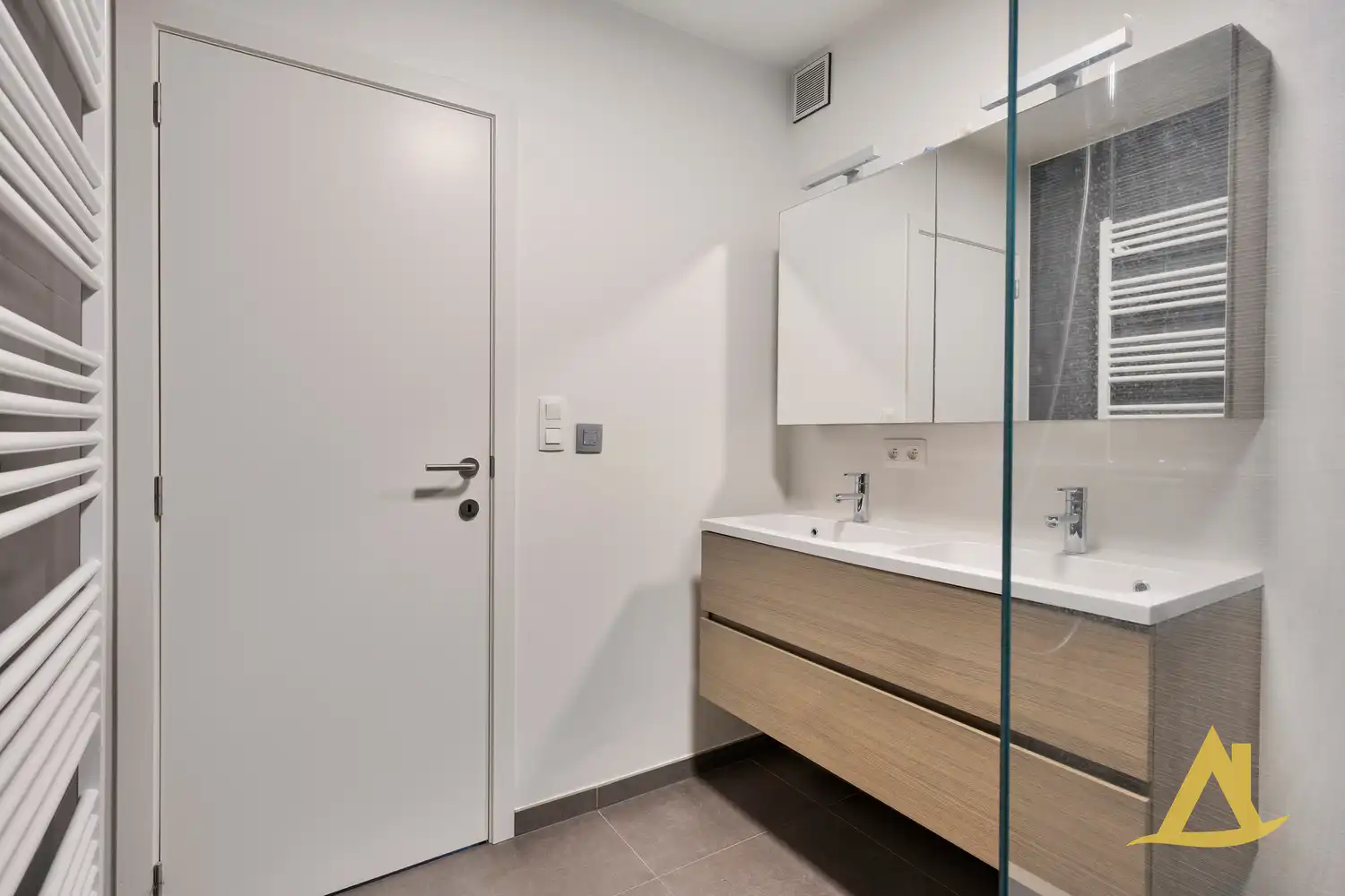 ENERGIEZUINIG APPARTEMENT MET AUTOSTAANPLAATS TE DIEST! foto 19