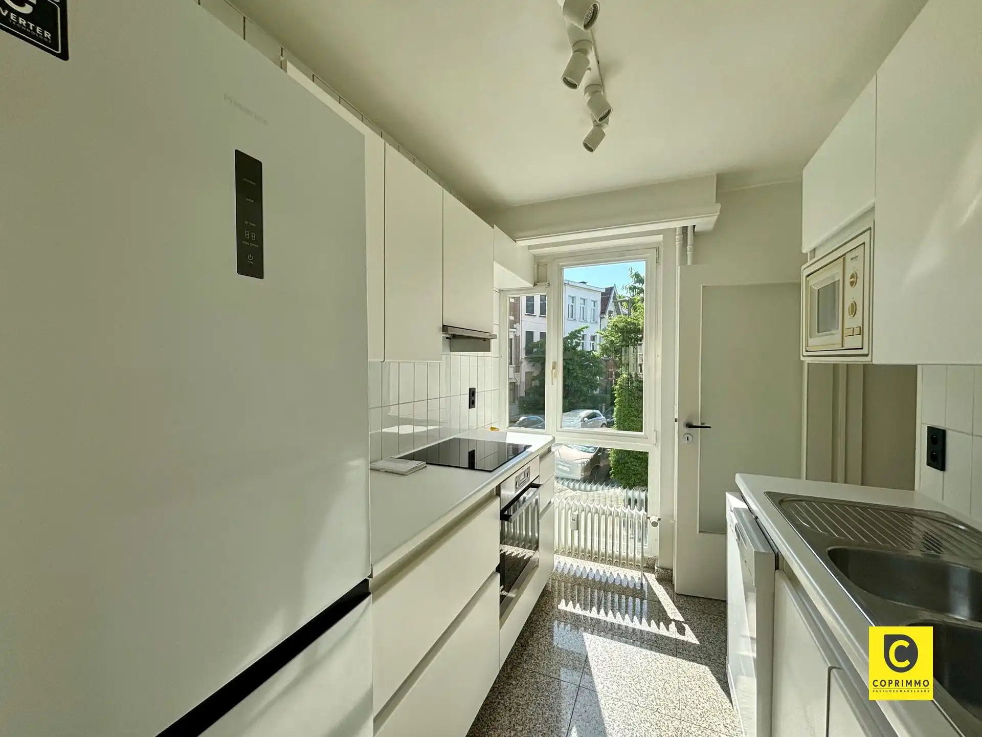 Instapklaar 3 slaapkamer appartement met zonnig terras, kelder en fietsenberging foto 8