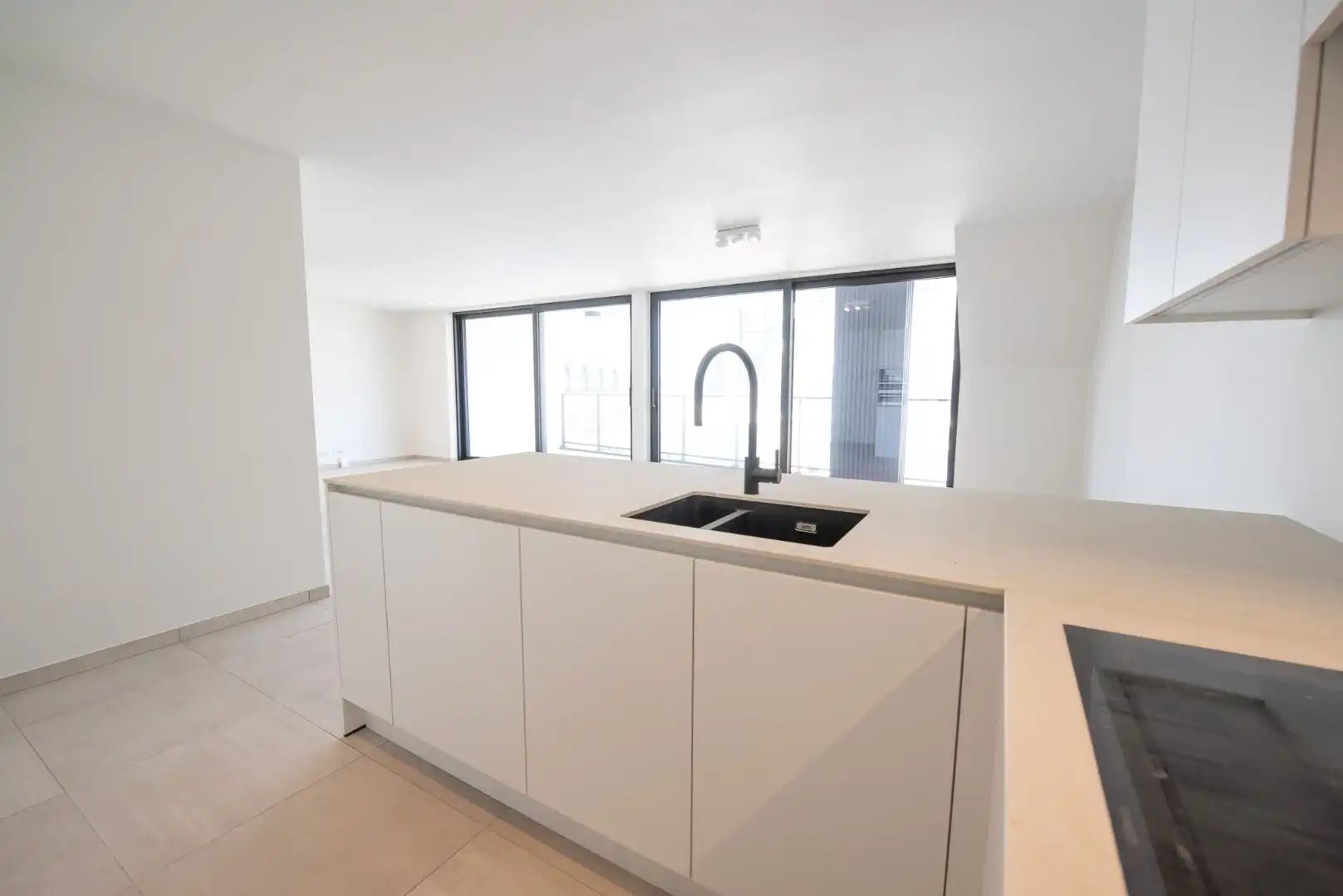 Recent appartement op topligging  TE HUUR in centrum Waregem! foto 4