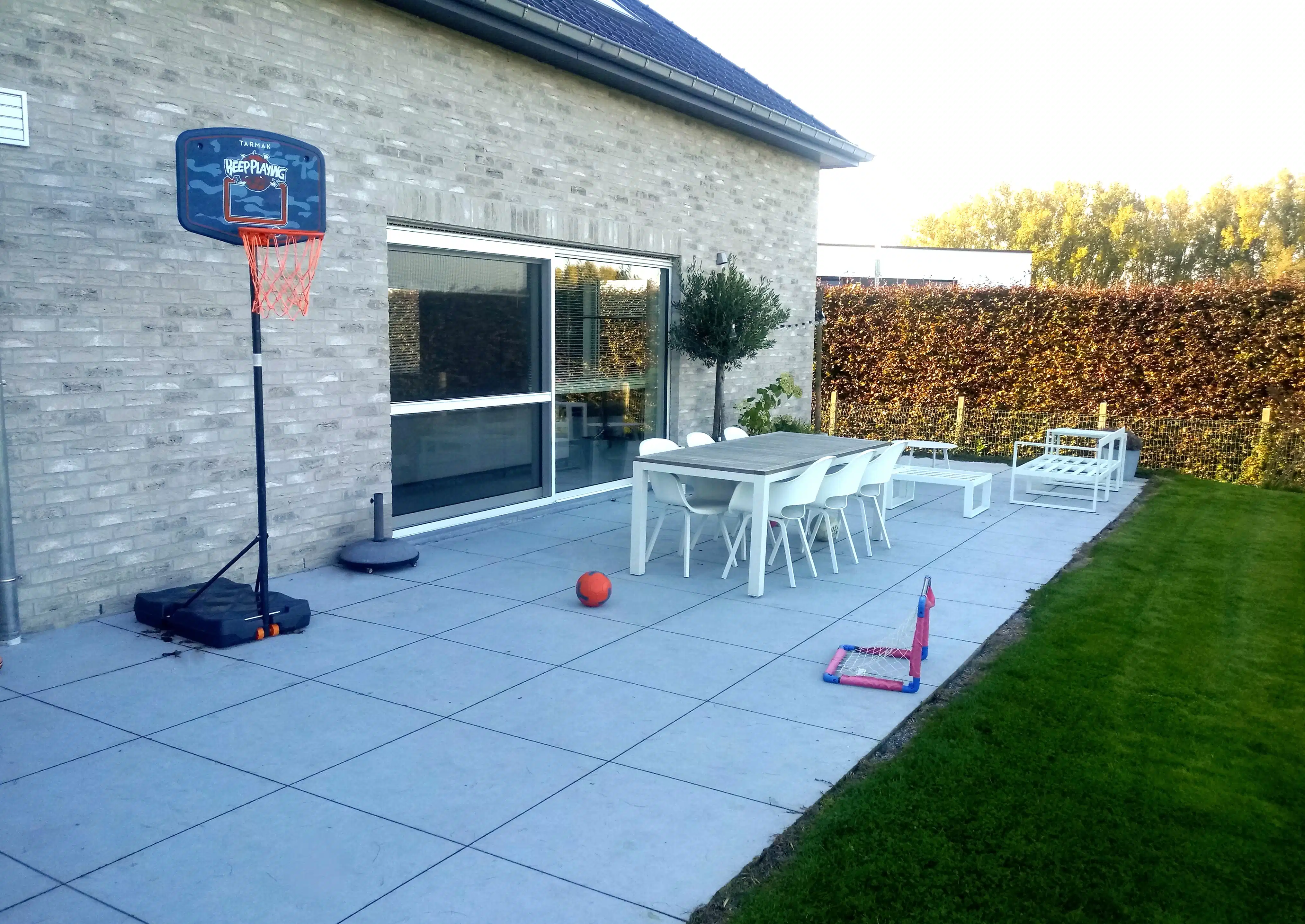 Prachtige nieuwbouwwoning van 195m² met terras v 40m², tuin, zonnepanelen en twee staanplaatsen. Aanrader! foto 4