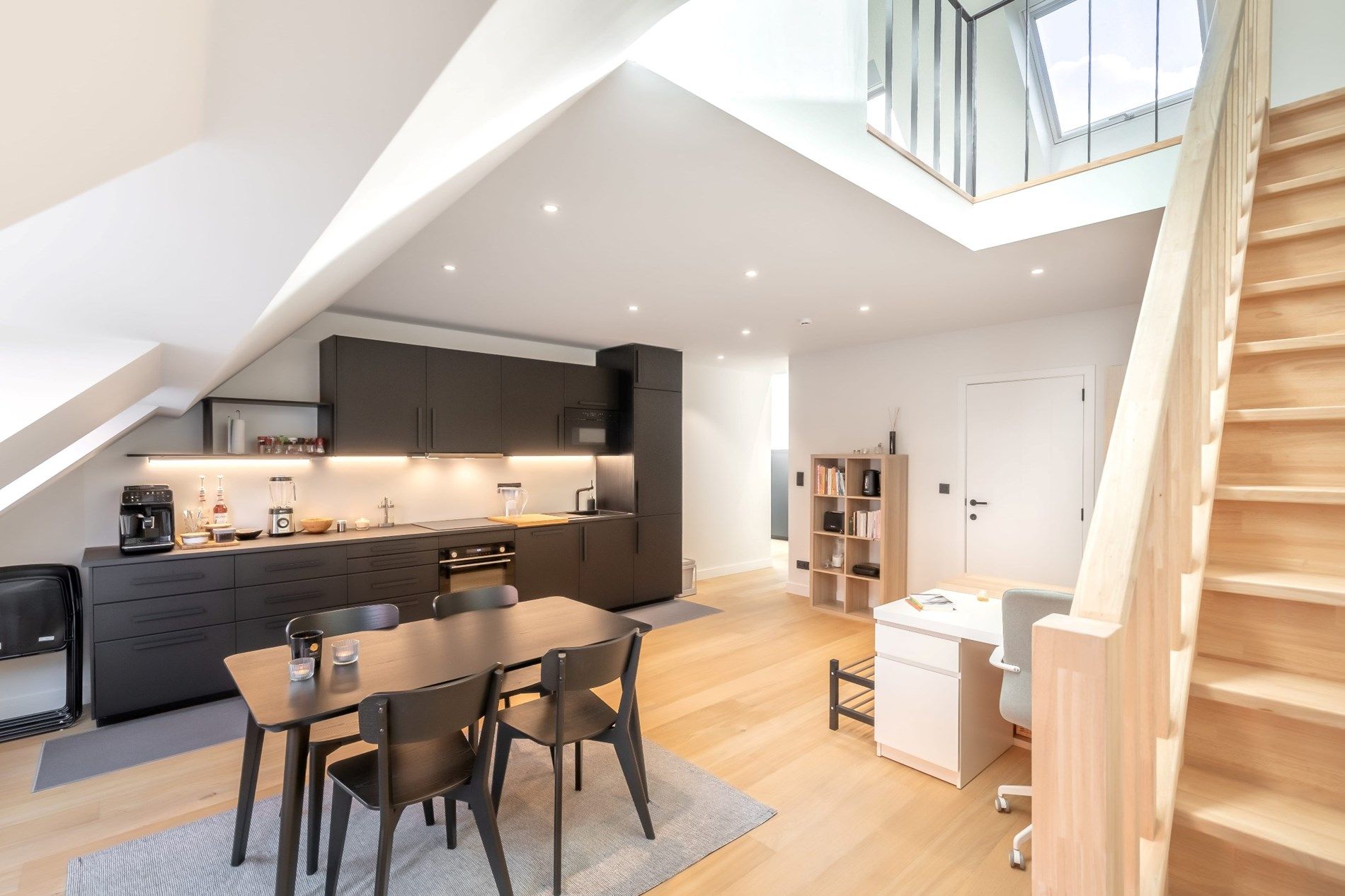 Prachtig duplexappartement in het hartje van Leuven foto {{pictureIndex}}