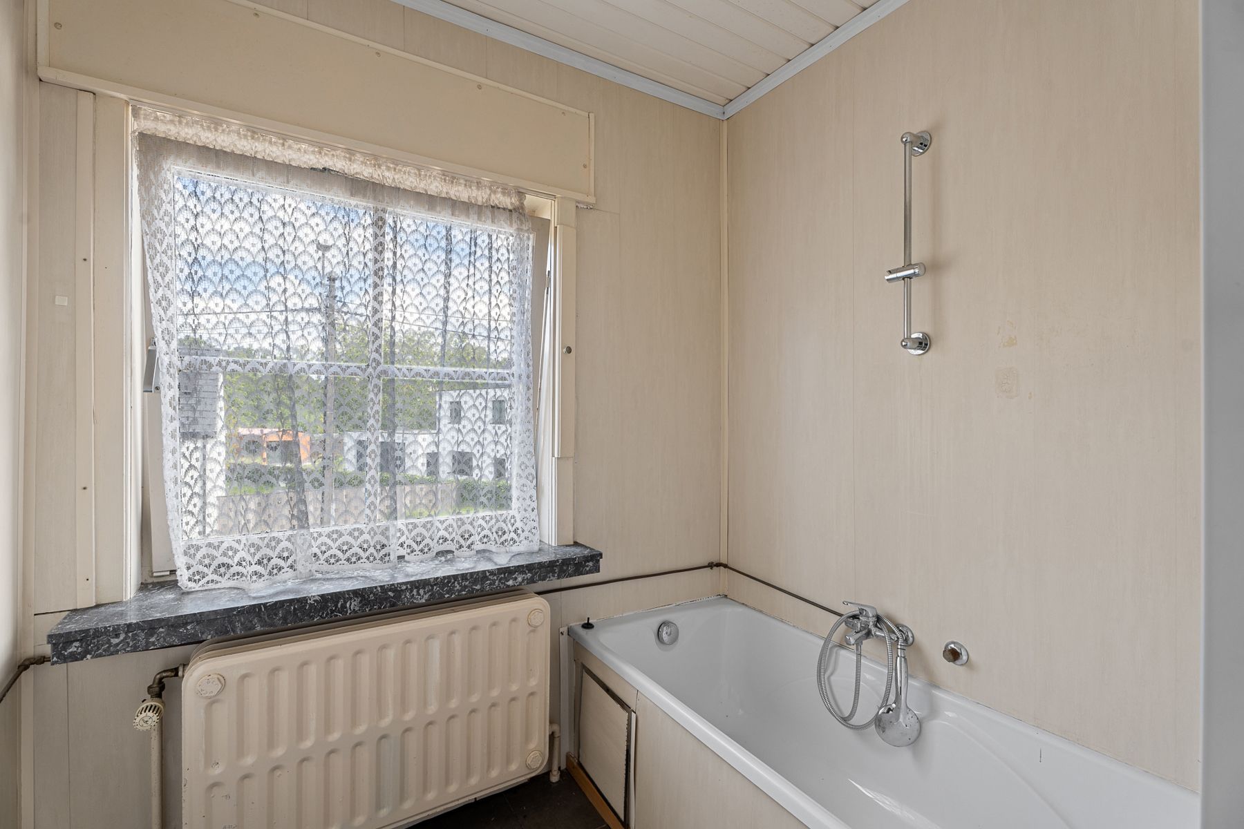 Te renoveren, halfopen, bebouwing op gunstige ligging foto 18