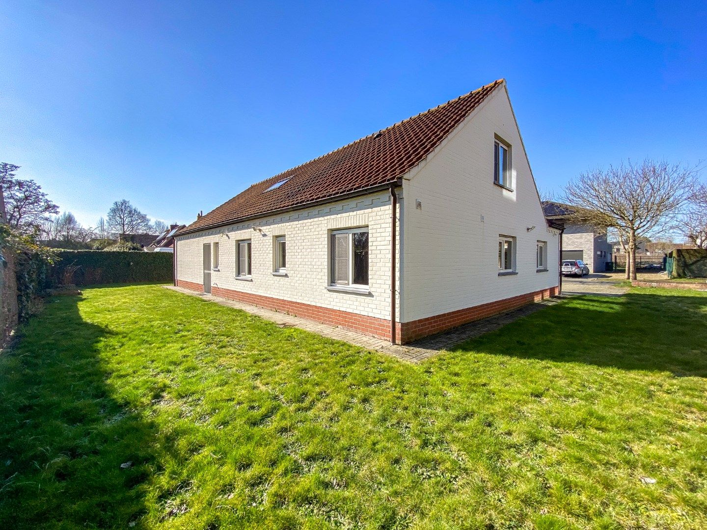 Instapklare villa met 4 slaapkamers op 579 m² gelegen te Koksijde Sint-Idesbald.  foto {{pictureIndex}}