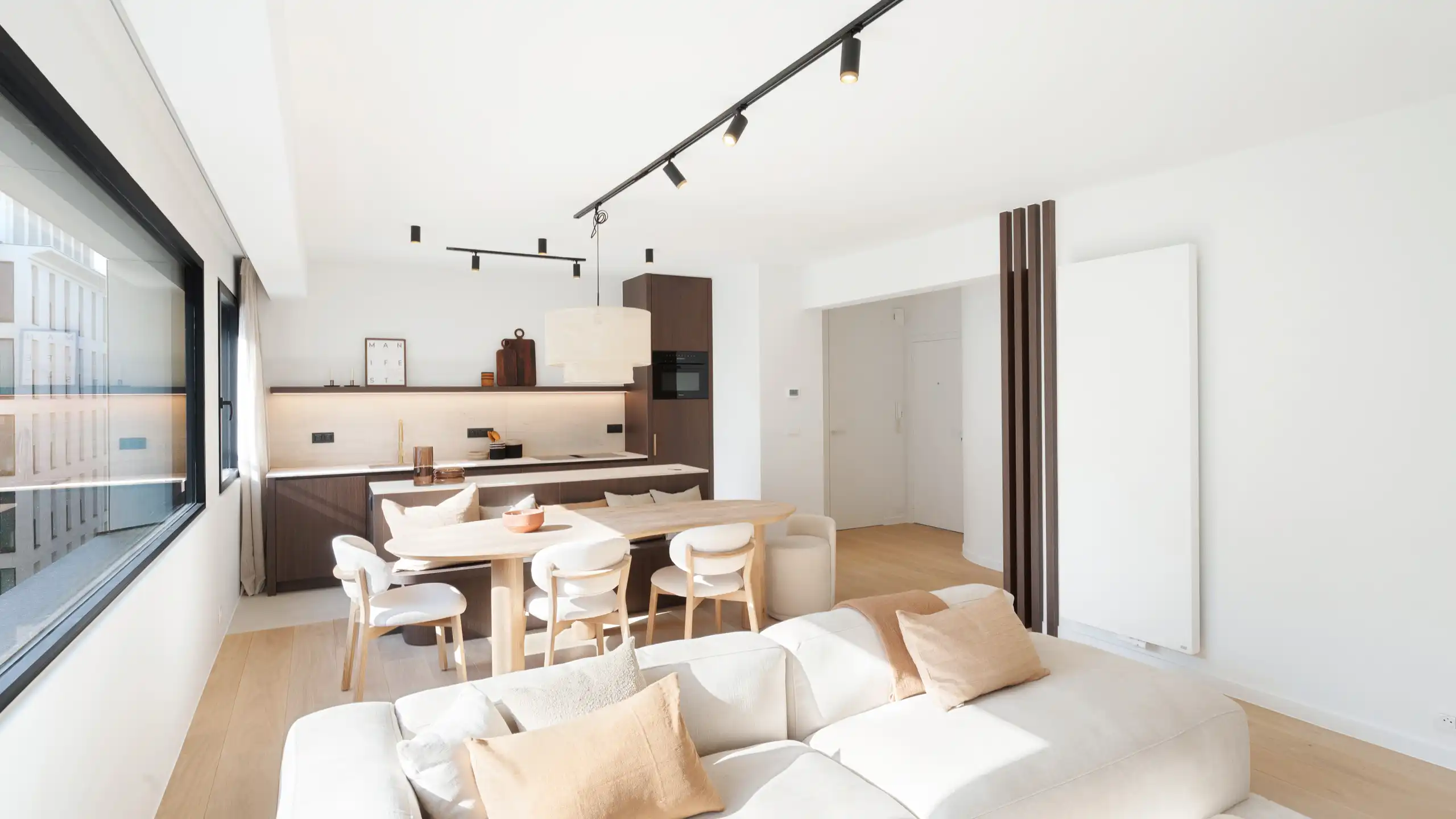 Lichtrijk appartement in hartje Zoute nabij Driehoeksplein foto {{pictureIndex}}