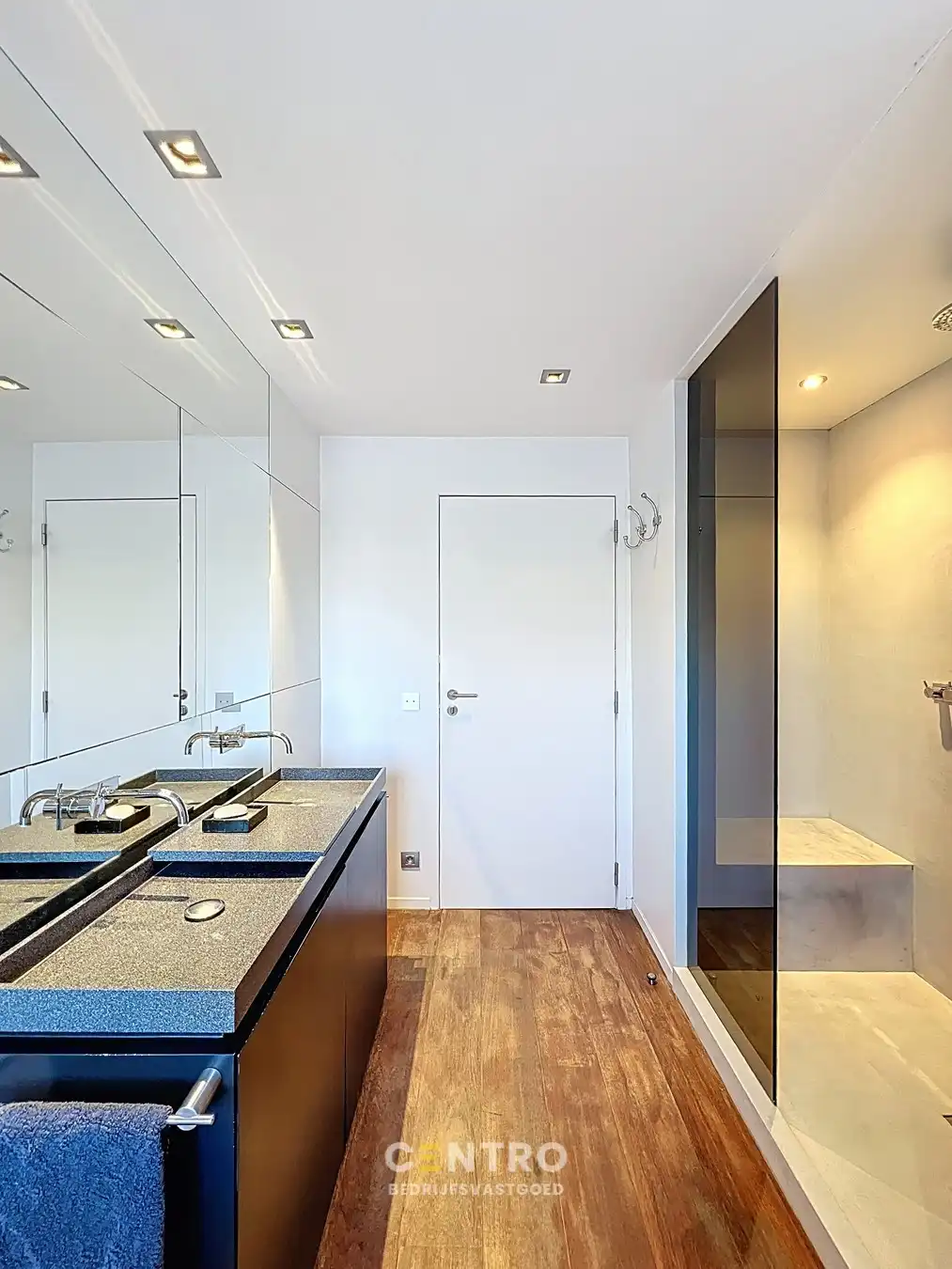 Luxueuze woning (4 slpks) + ruime showroom (of winkel, praktijkruimte, diensten, vrij beroep,...) met kantoor te Hooglede! foto 27