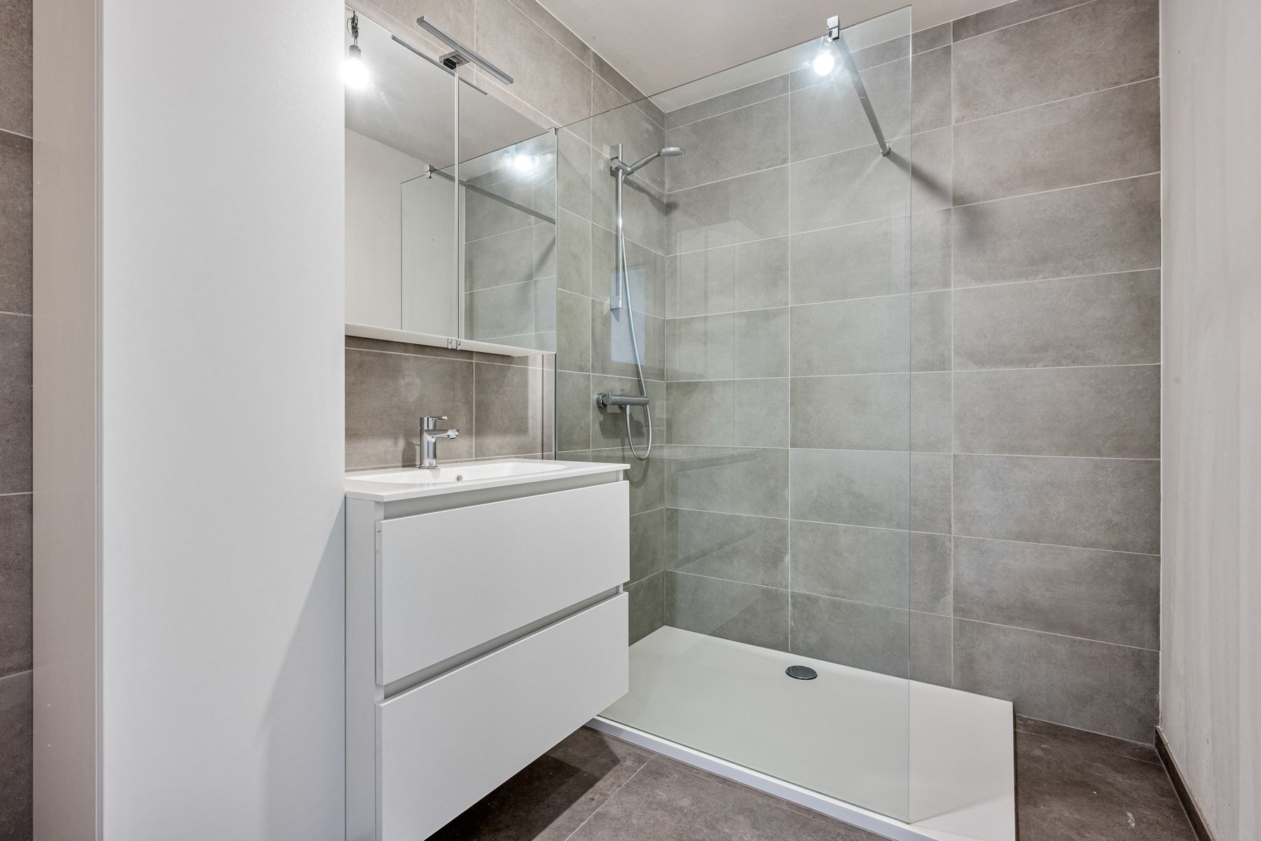 Instapklare nieuwbouwwoning met uitzicht op de velden foto 19