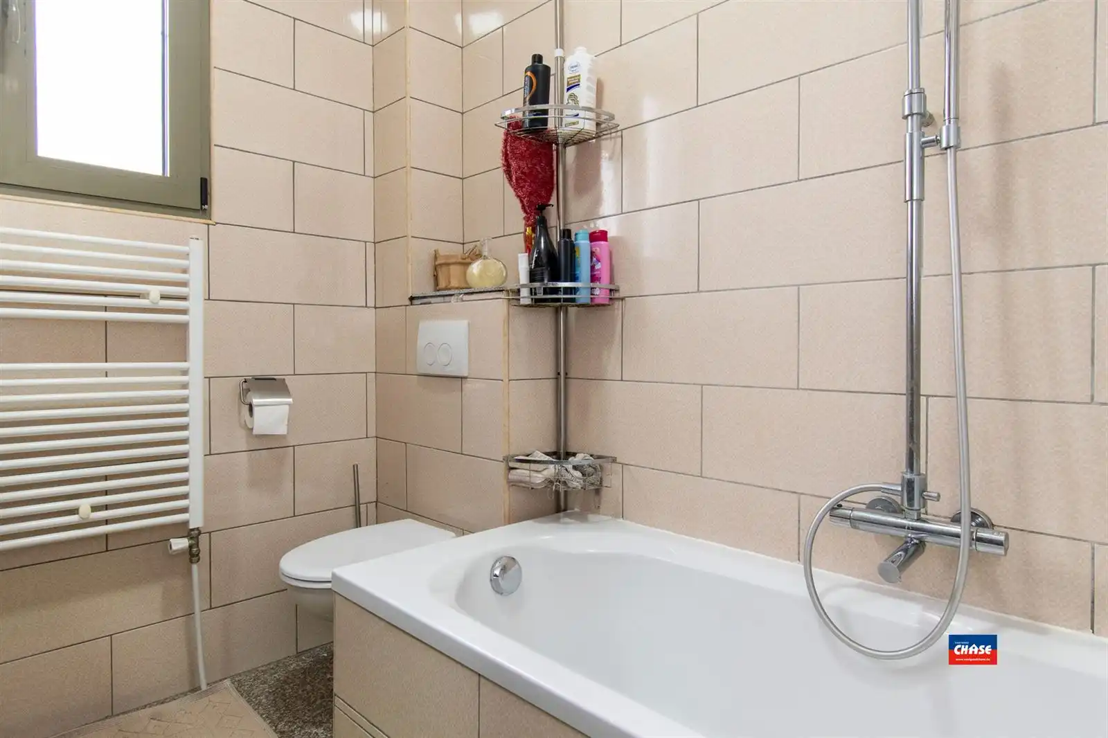 Ruime gezinswoning met vier slaapkamers en tuin foto 19