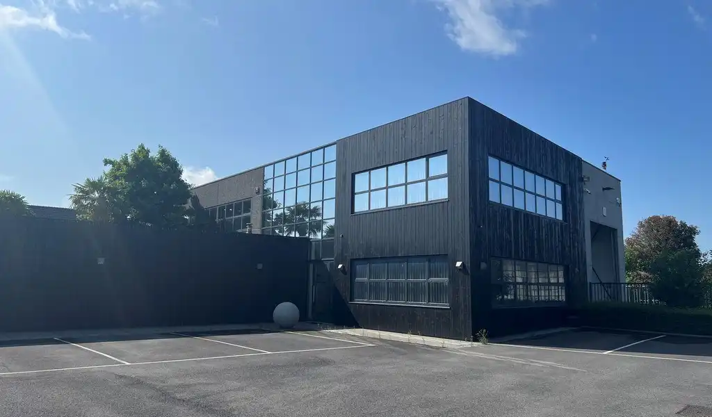 Bedrijfsgebouw met villa te huur langs  E17 in  Kruisem foto 2