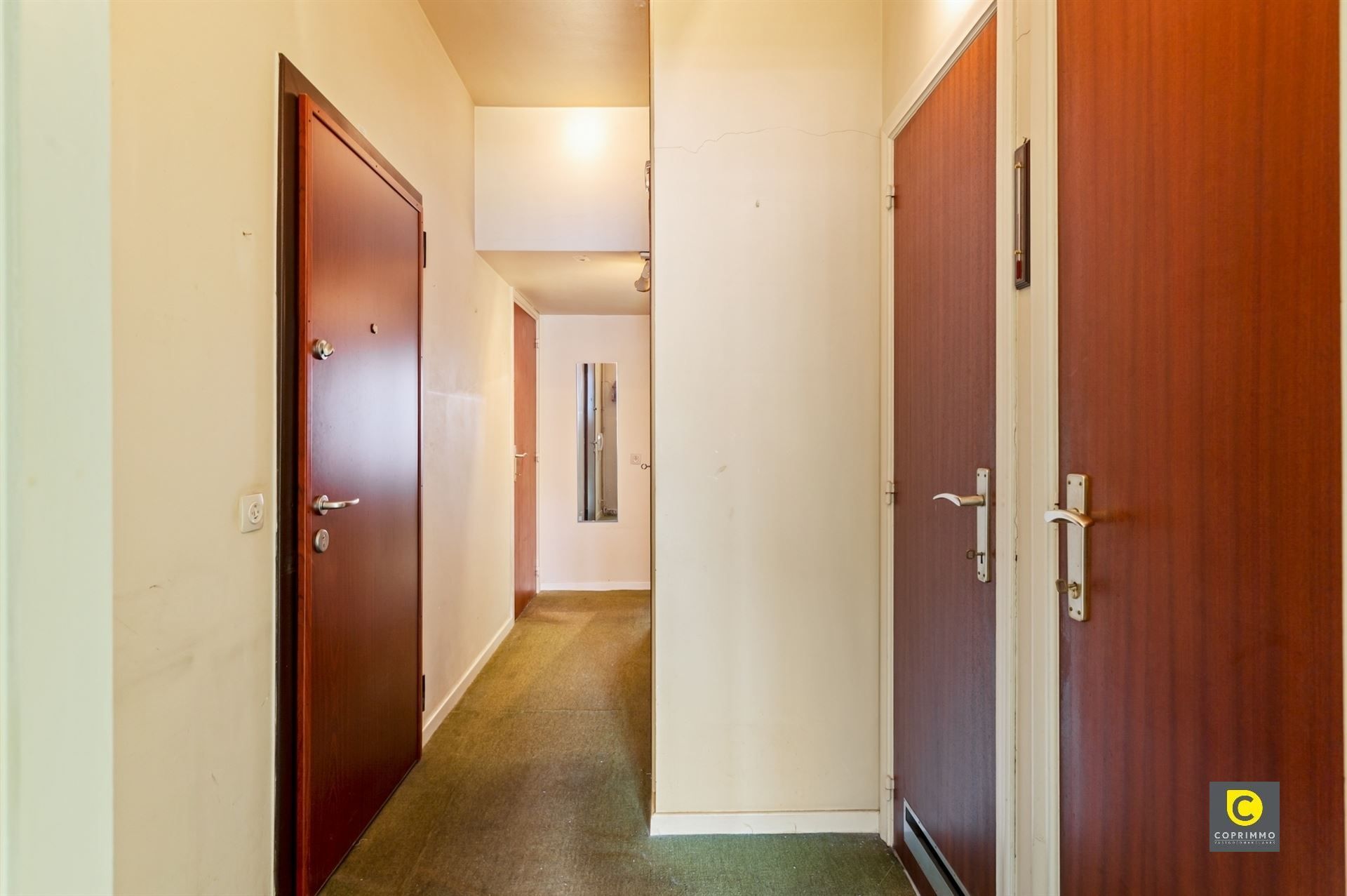 Te renoveren appartement op toplocatie! foto 3