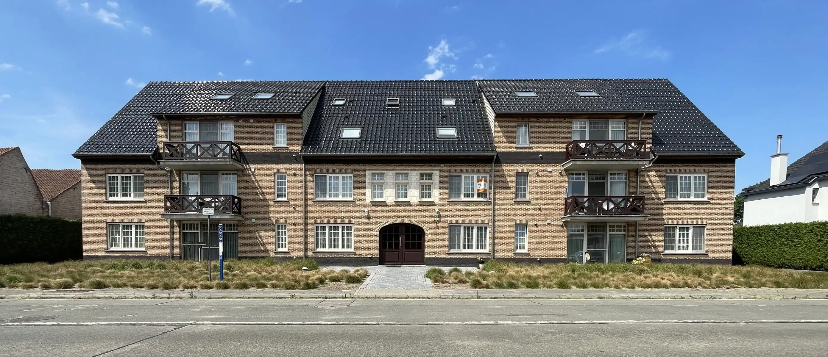 Gezellig appartement met terras en garage - huurprijs inclusief verwarming en water foto {{pictureIndex}}