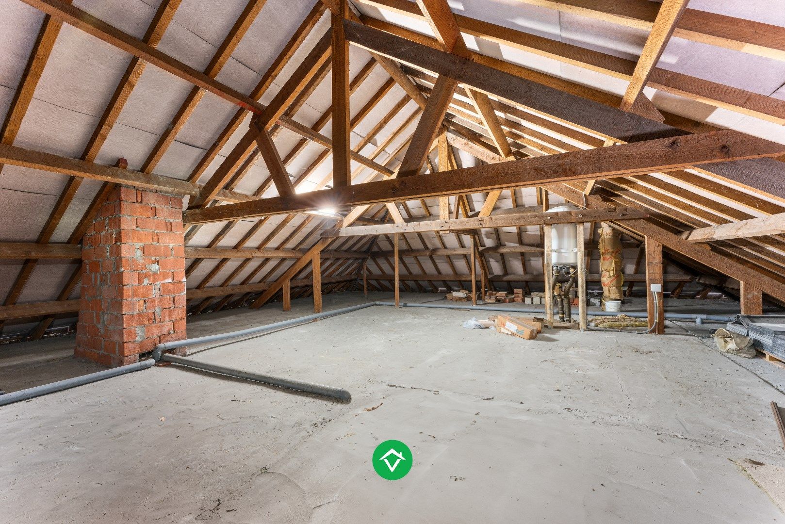 Alleenstaande woning met drie slaapkamers en dubbele inpandige garage te huur foto 14