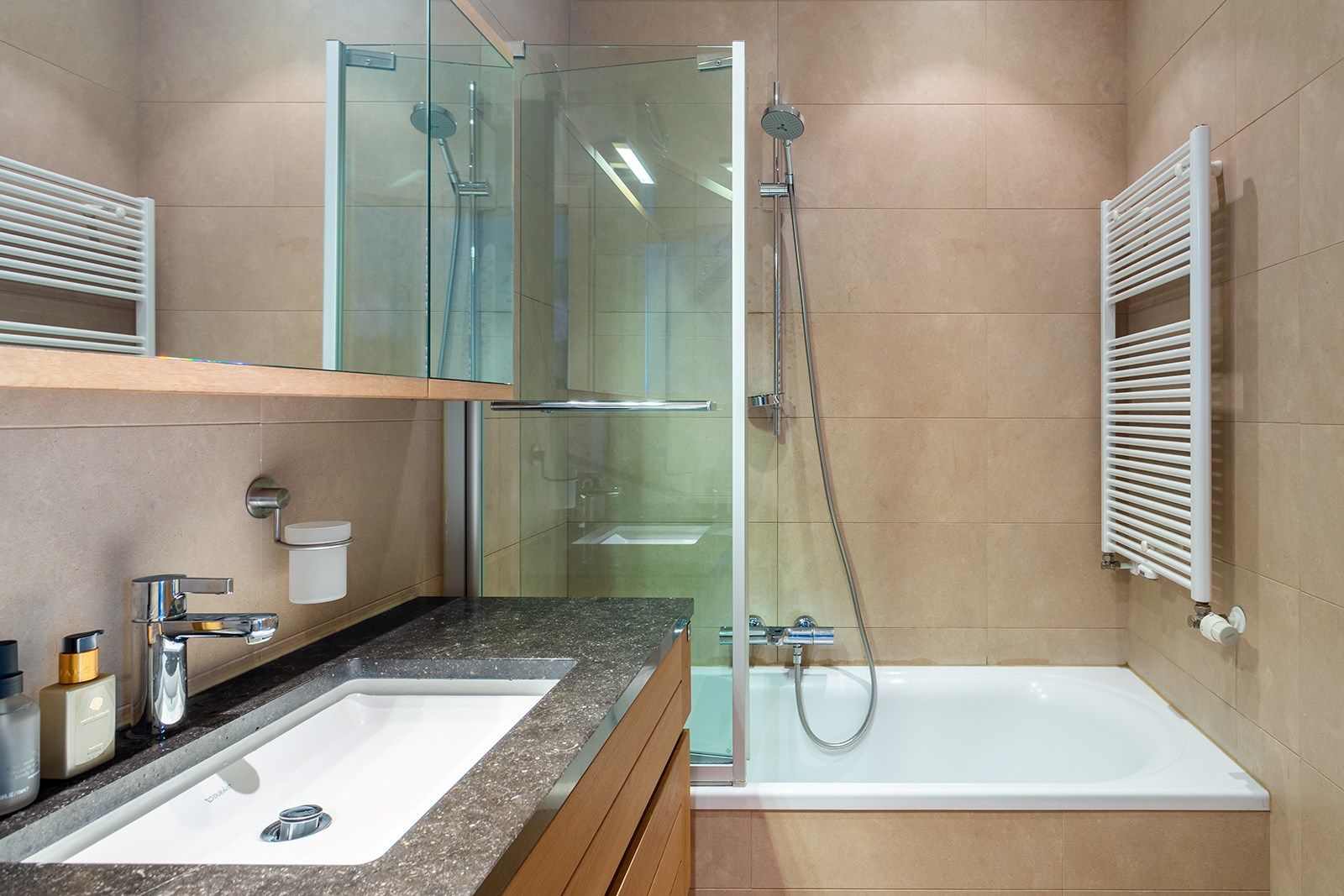 Luxueus 100% instapklaar 2-slaapkamer appartement foto 23