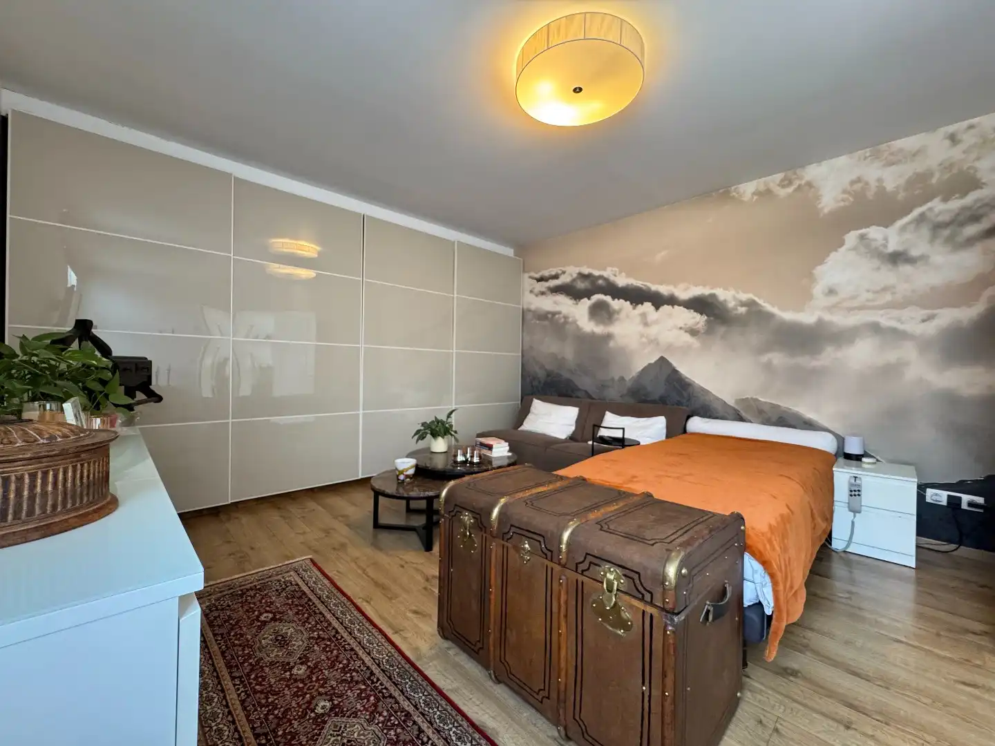 een ruim woonhuis op en met grond foto 8