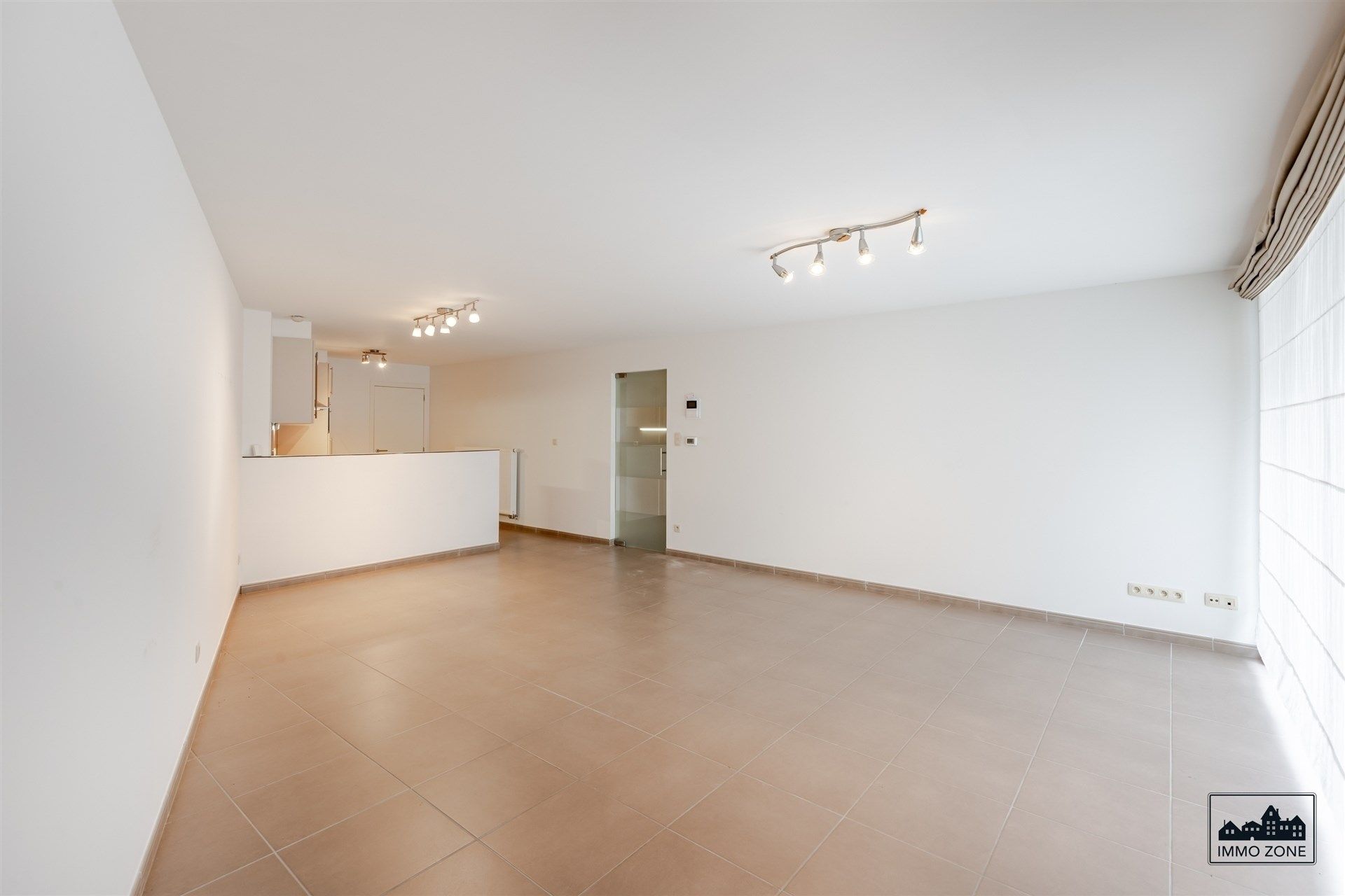 Gelijkvloers modern appartement in centrum Wetteren foto 3