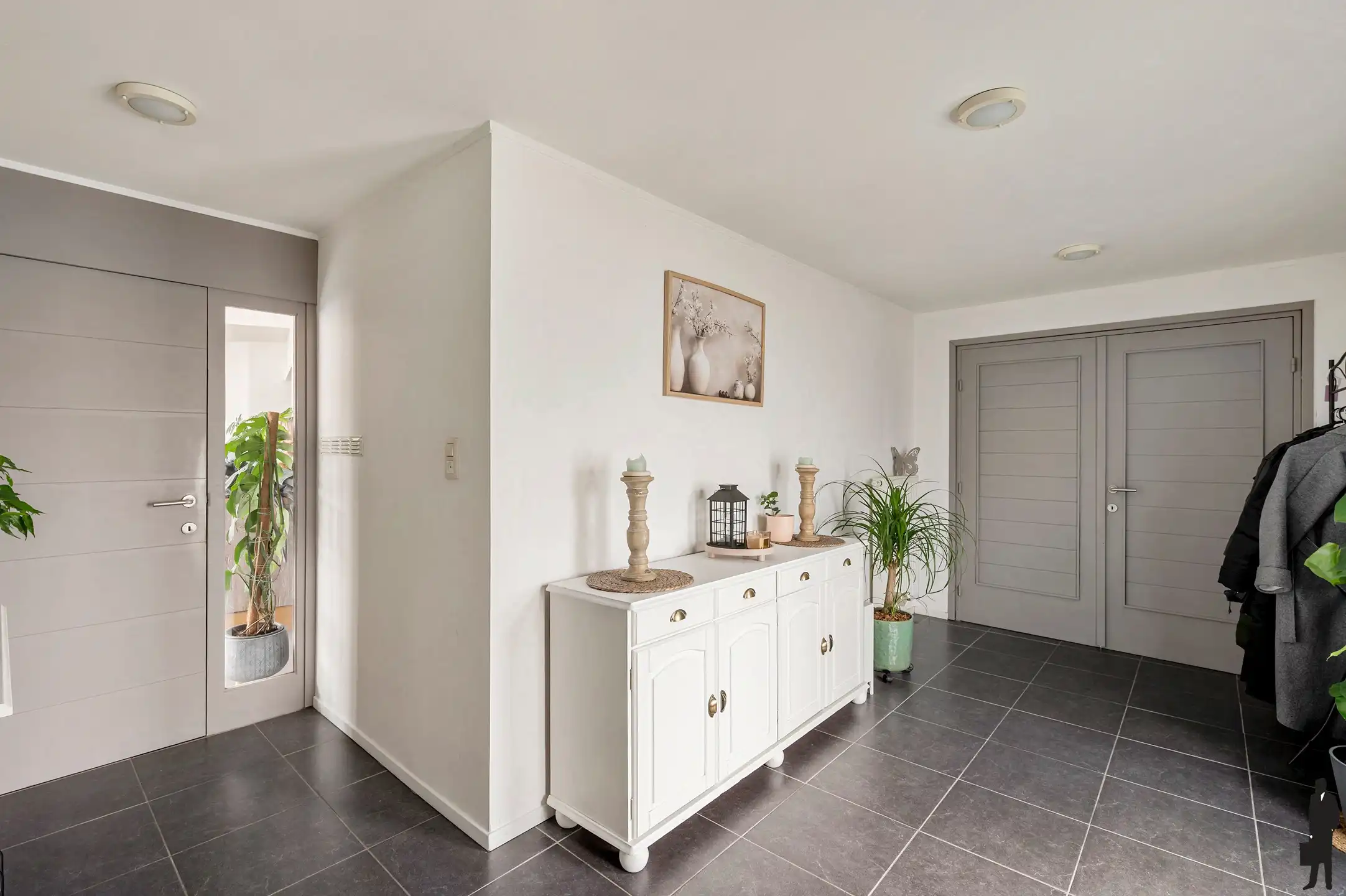 Zeer ruime en rustig gelegen met 3 slaapkamers en grote polyvalente ruimte. foto 2