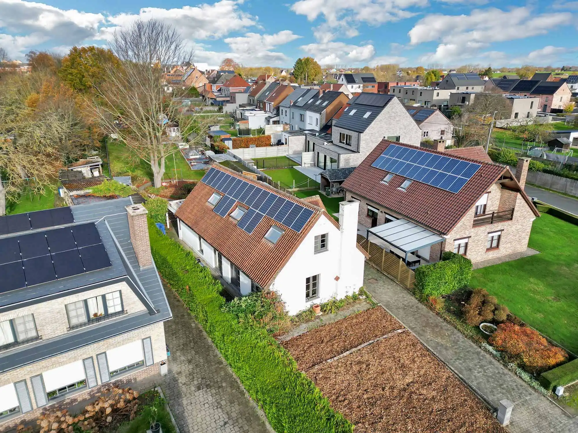 Gezellige woning met ruime tuin foto 2