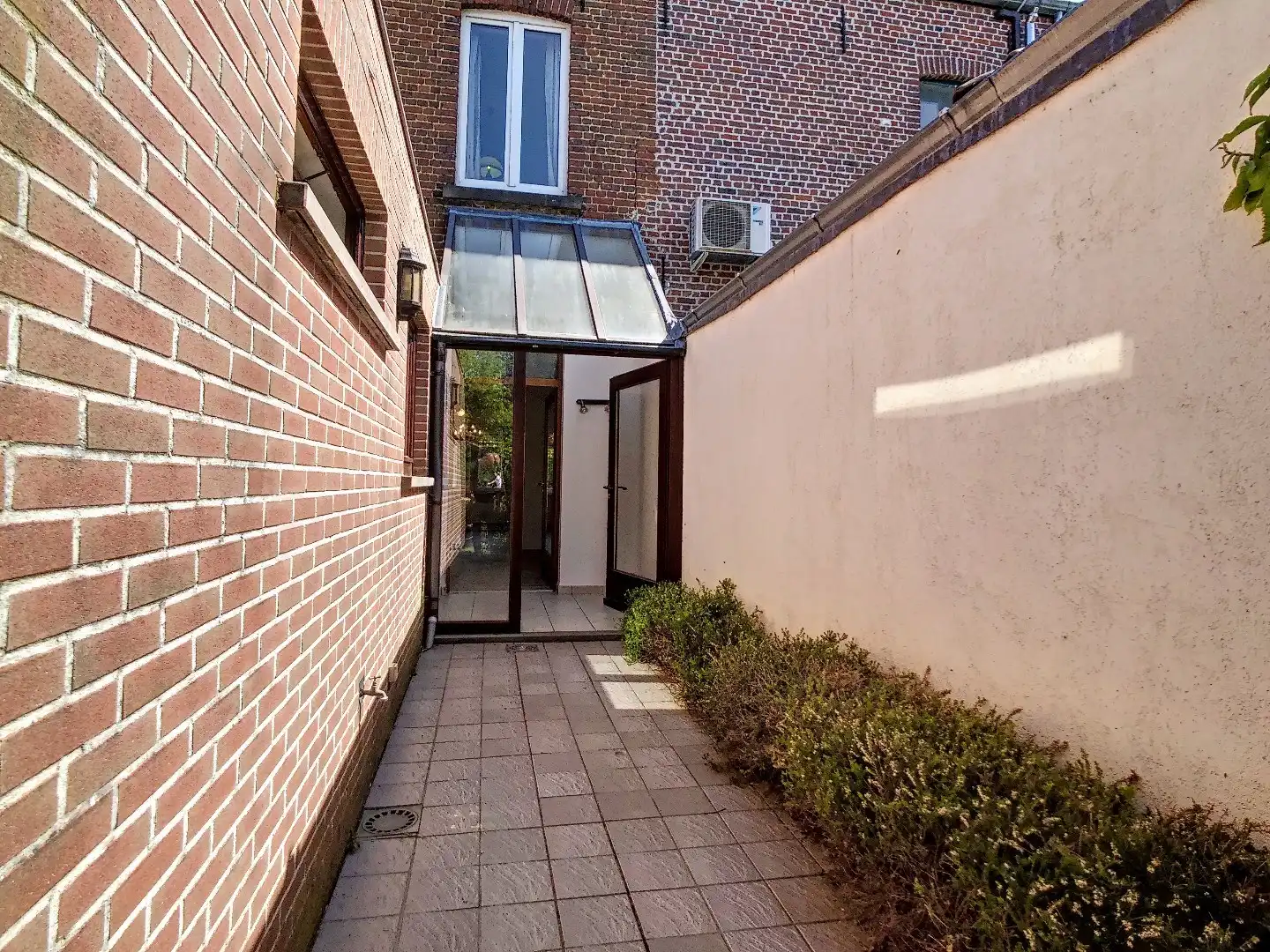 Centraal gelegen woning met twee ruime slaapkamers, zonnige tuin en droge kelder - EPC 252 kWh/m² - bewoonbare oppervlakte van 143 m² foto 17