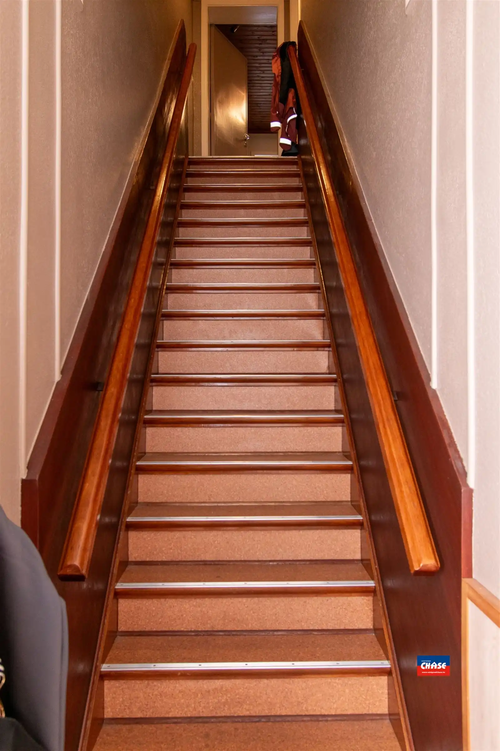 Woning met 2 slpks, magazijn en tuin foto 8