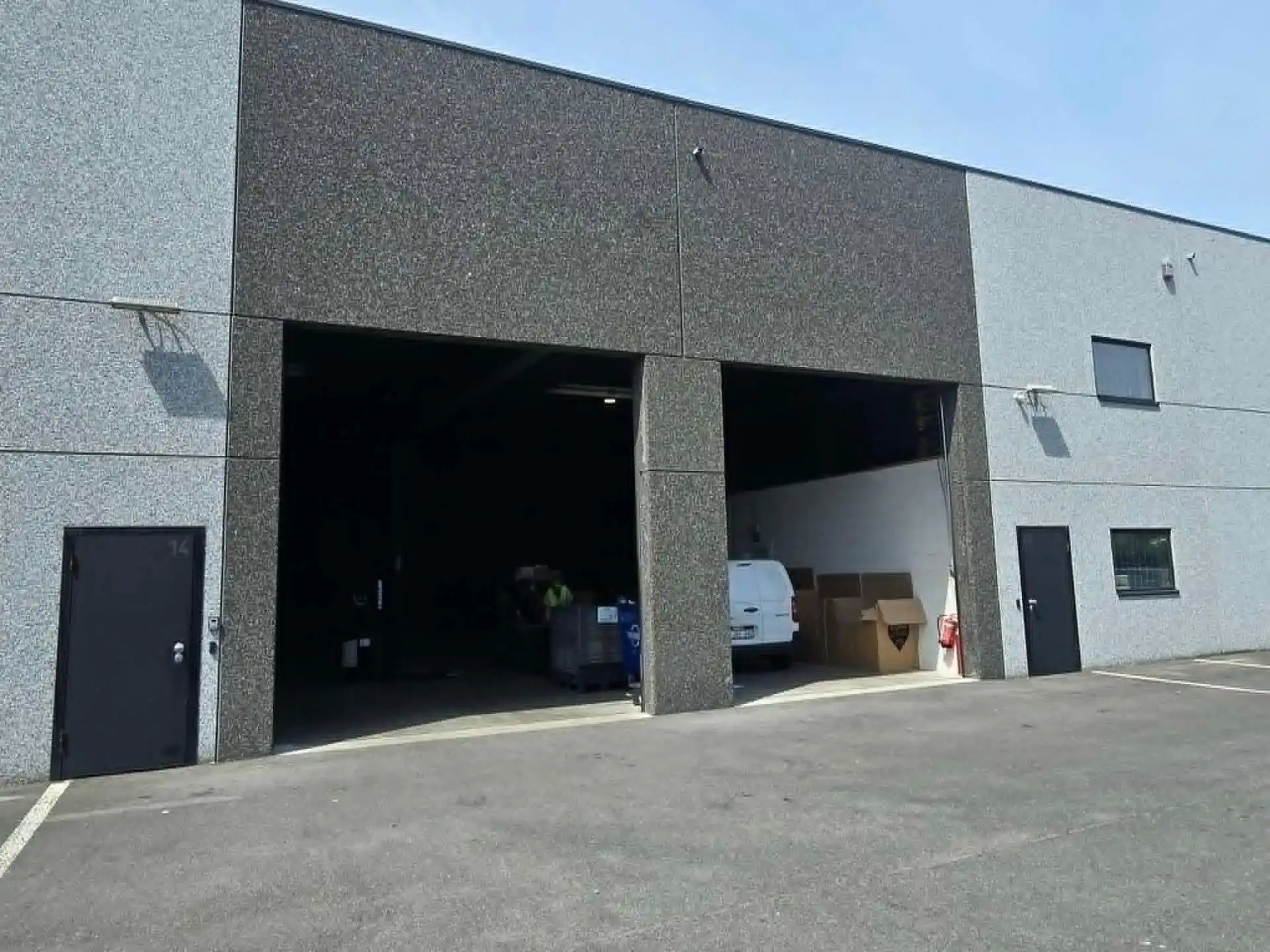 Magazijn van 400m² met 4 autostaanplaatsen foto 7