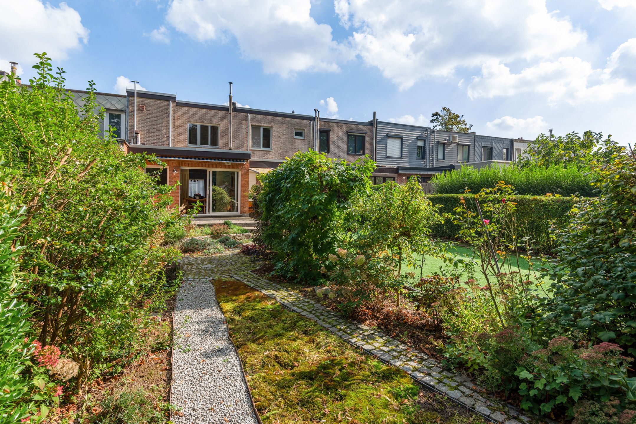 Mooie woning met appartement op toplocatie - mooie tuin foto 12