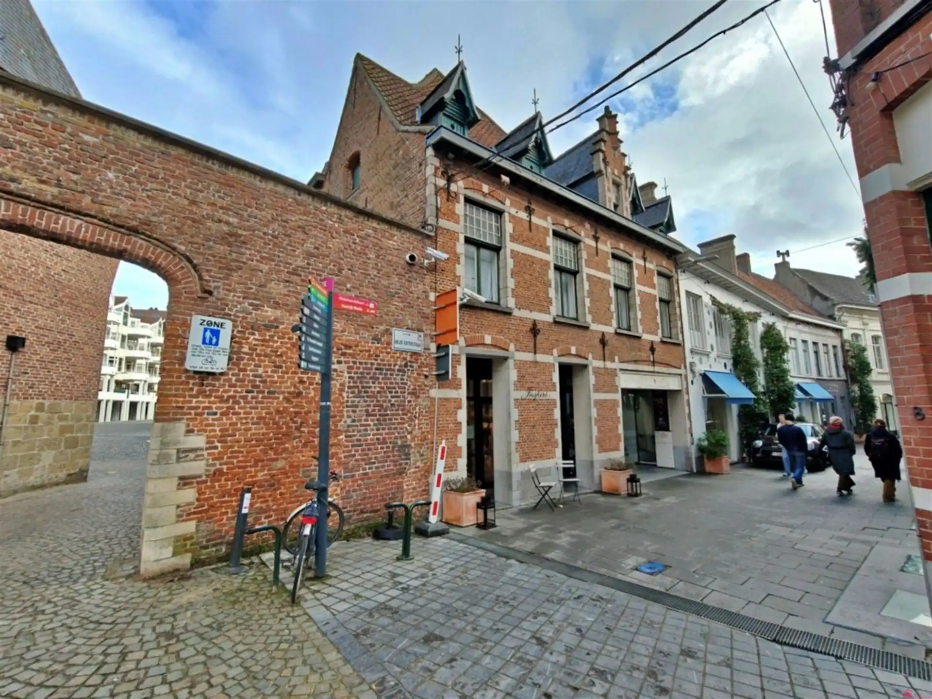 Handelspand op mooie hoek foto {{pictureIndex}}