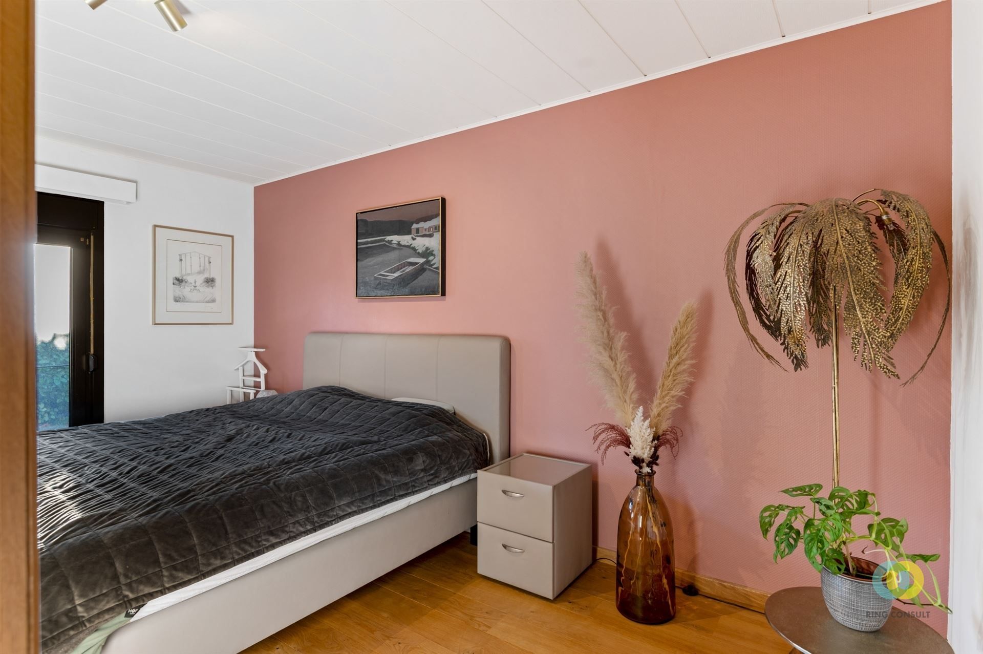 Residentieel gelegen bungalow met garage foto 13