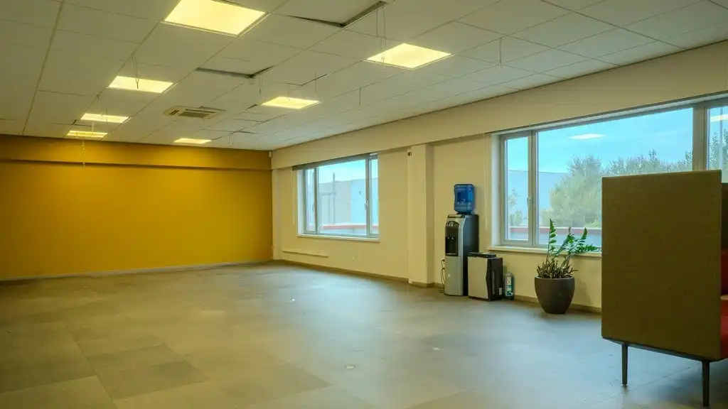 Magazijn met kantoren te huur langs E34 in Beveren foto 17