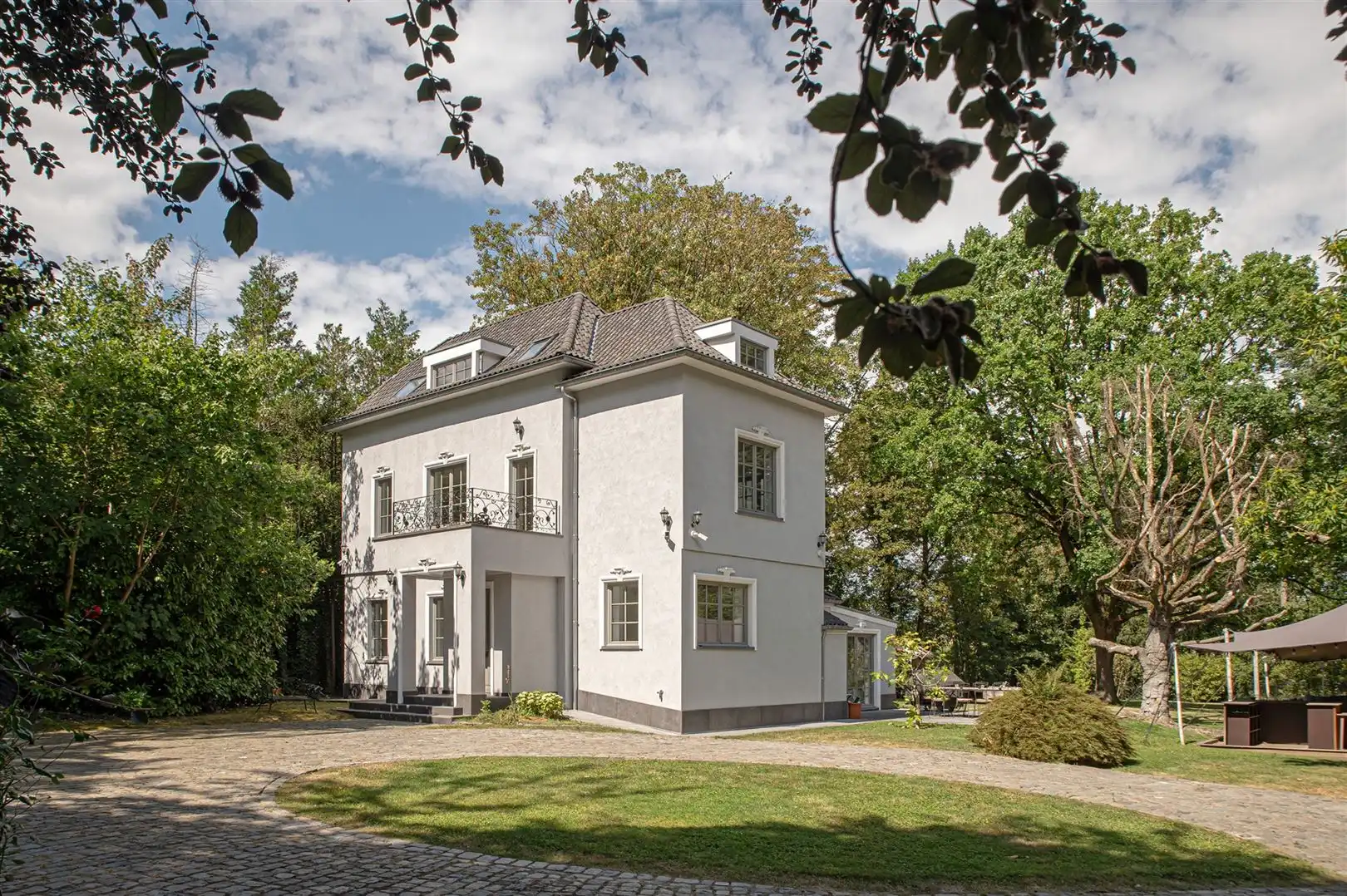 State-of-the-art villa tussen eeuwenoude bomen foto 41